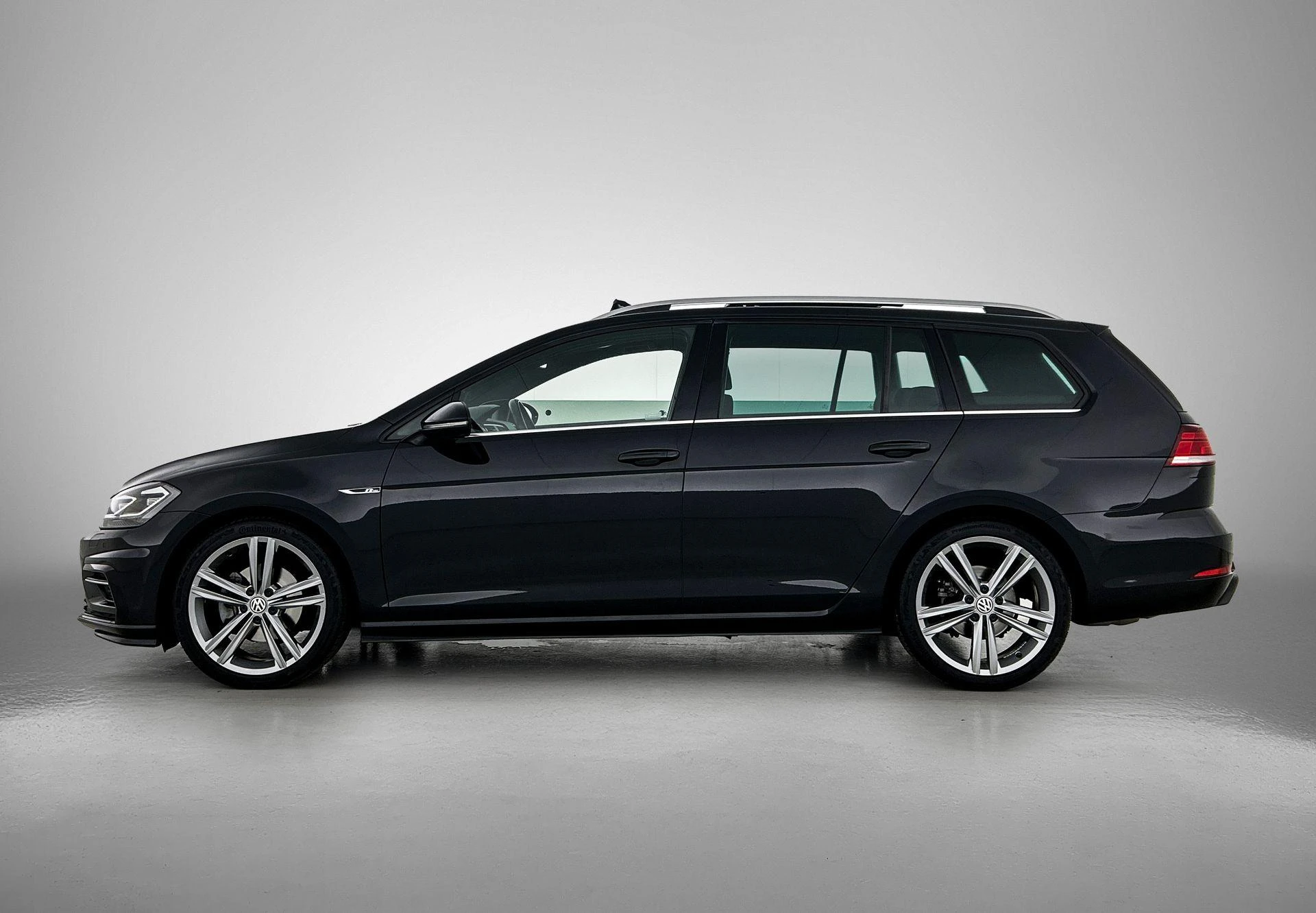 Volkswagen-Golf-image-1