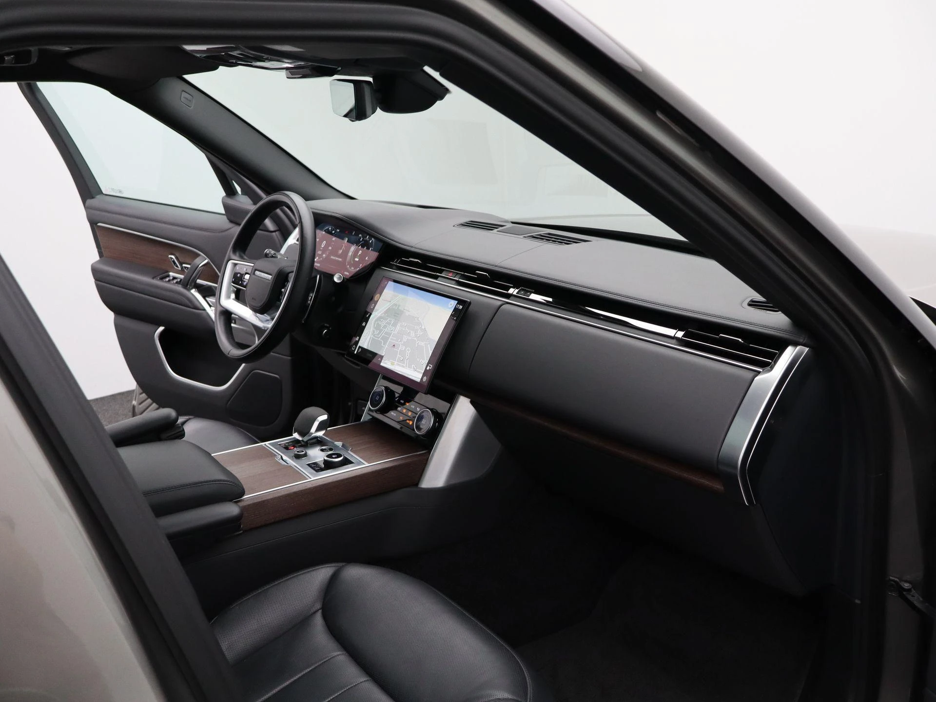 Land Rover-Range Rover-image-35