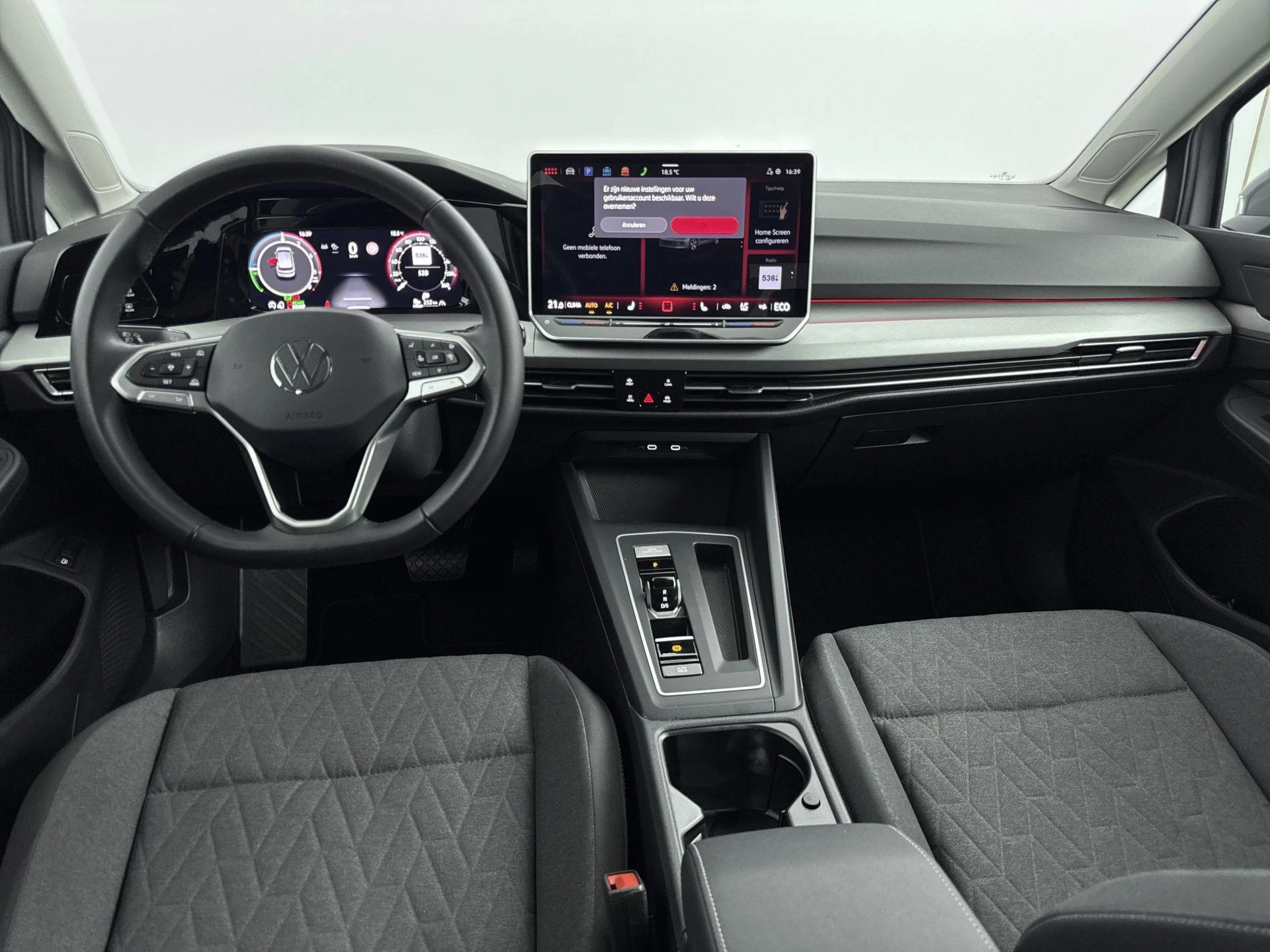 Volkswagen-Golf-image-16