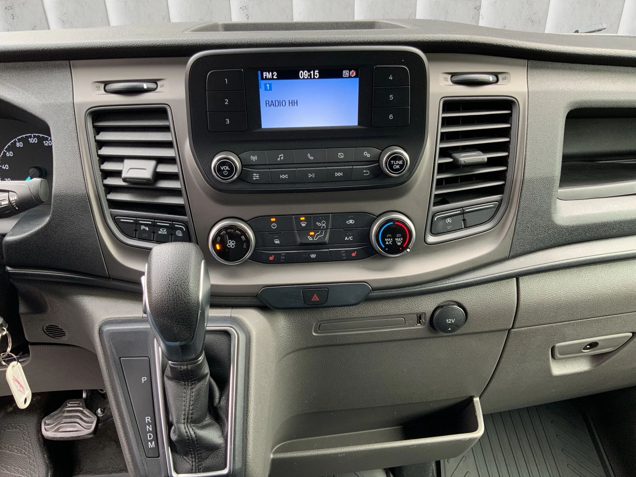 Ford-Transit-image-13