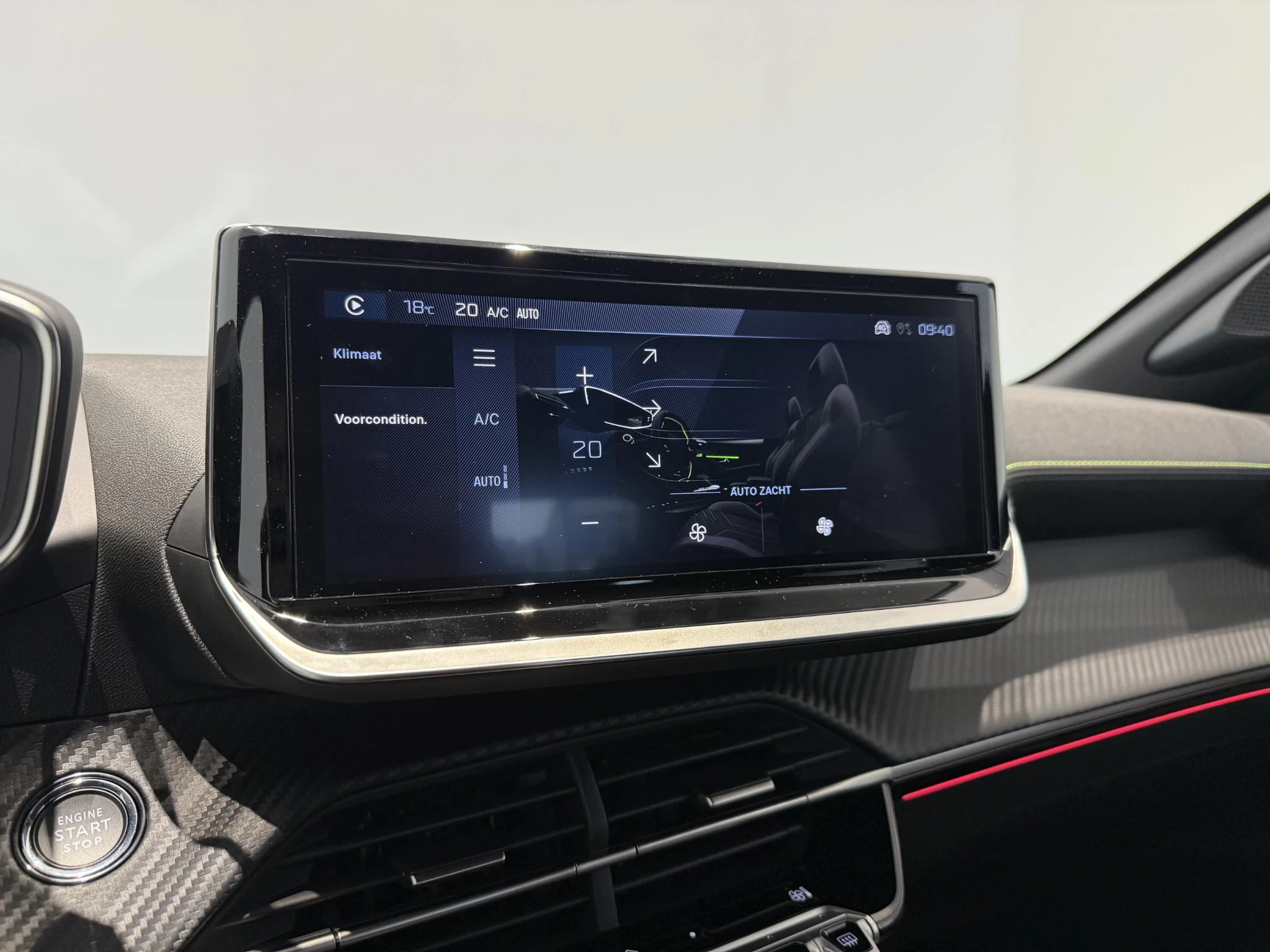 Peugeot-e-208-image-25