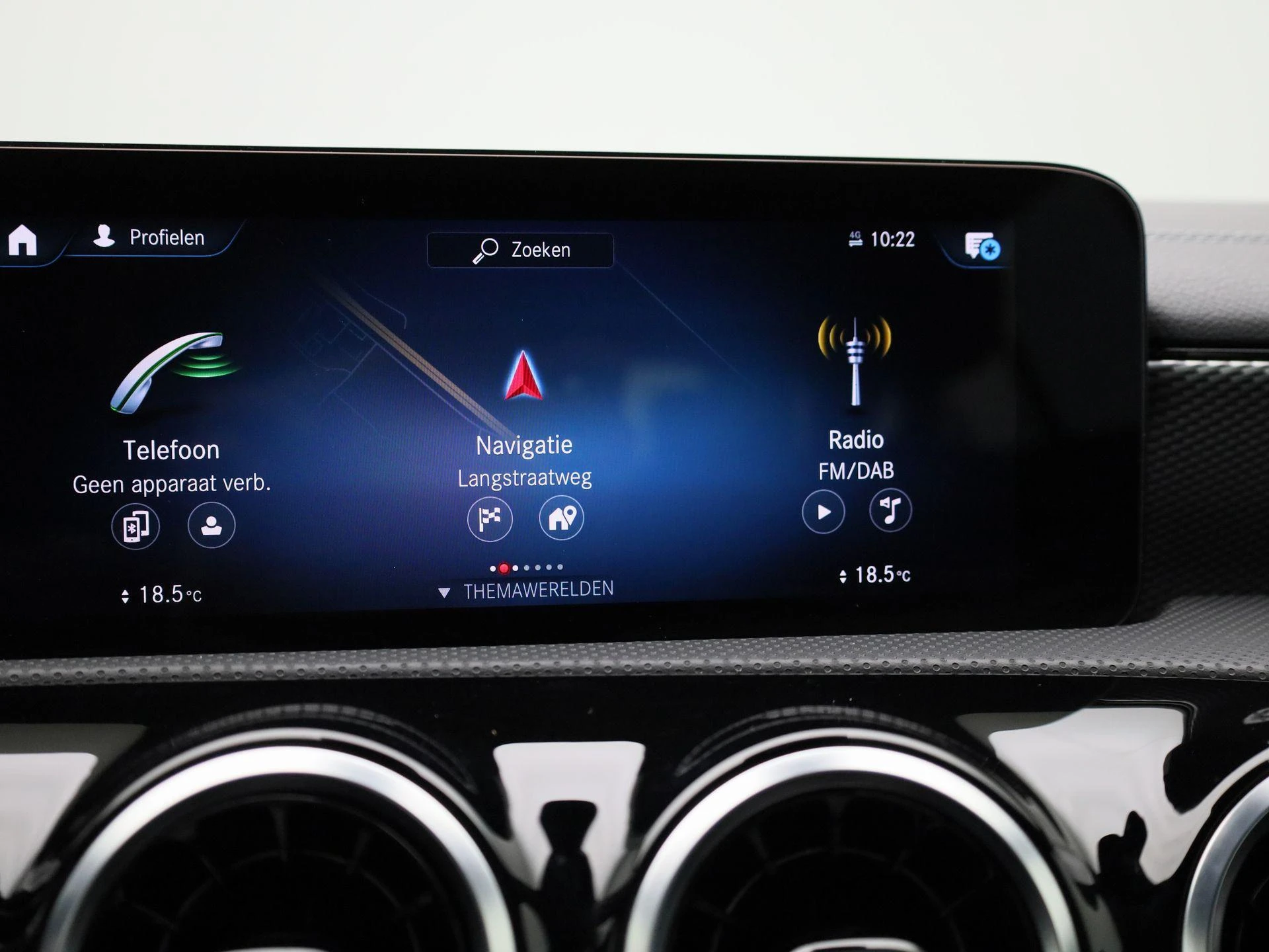 Mercedes-Benz-CLA-image-15