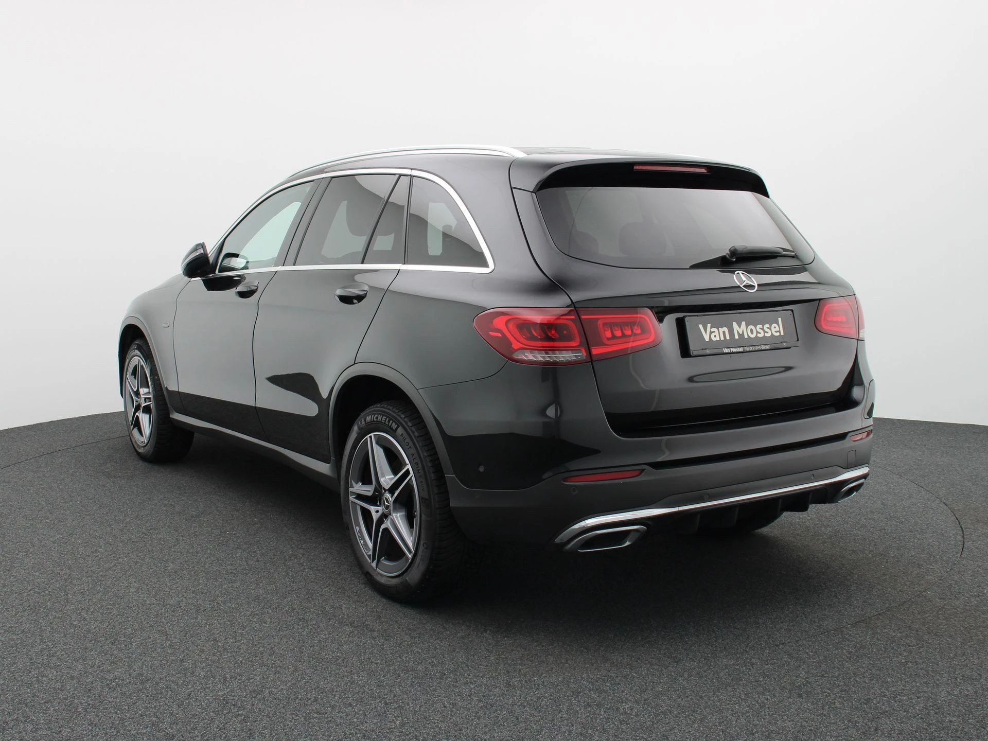 Mercedes-Benz-GLC-image-1