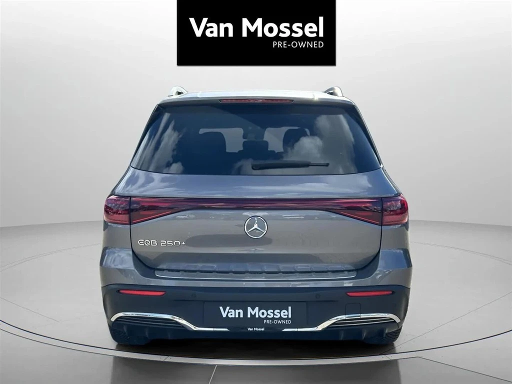 Mercedes-Benz-EQB-image-5