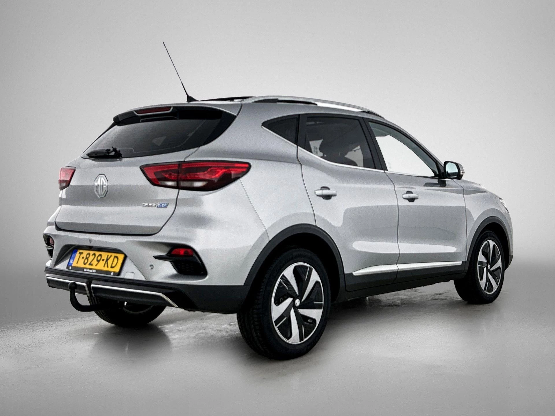 MG-ZS EV-image-3