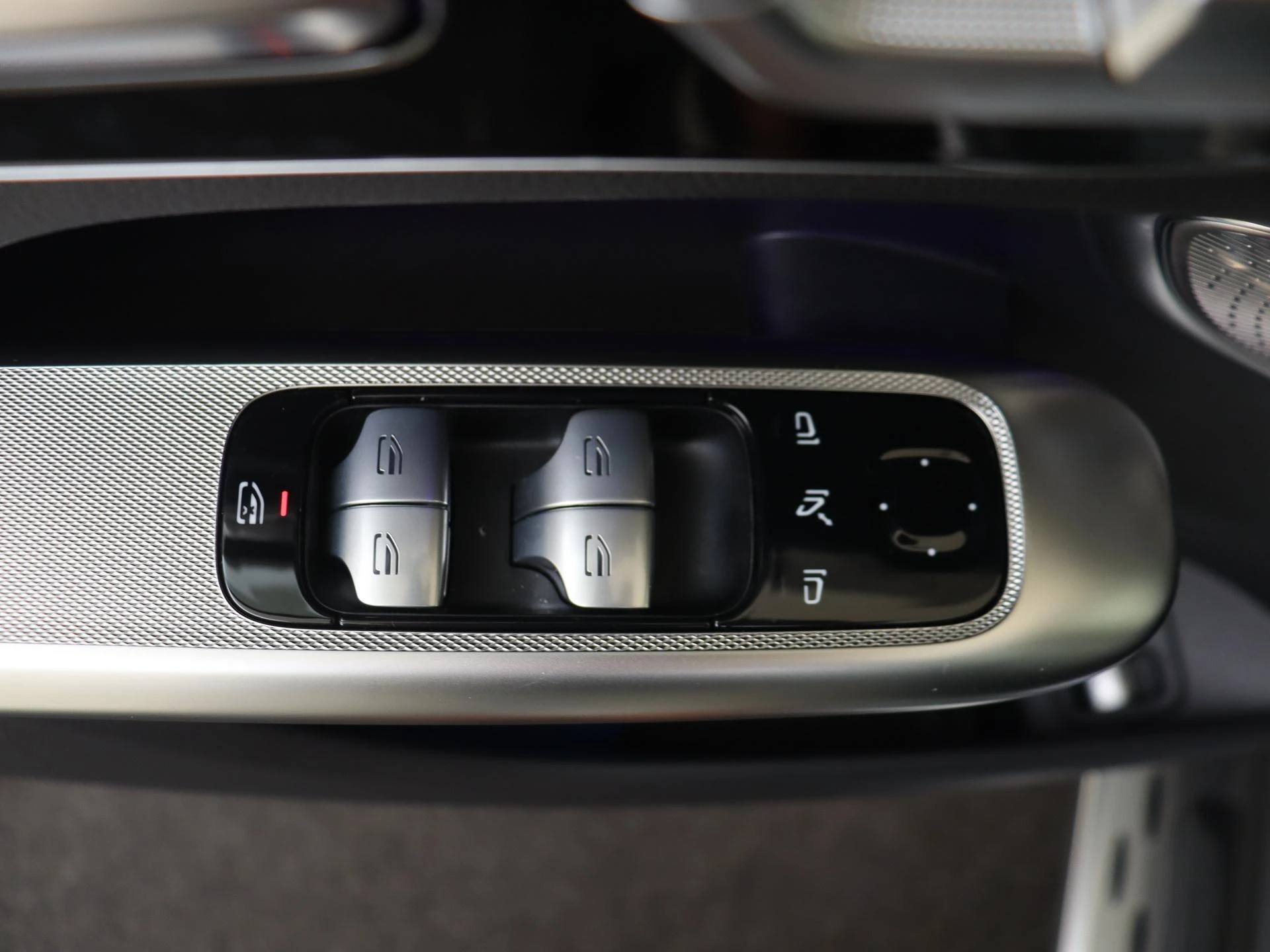 Mercedes-Benz-GLC-image-26