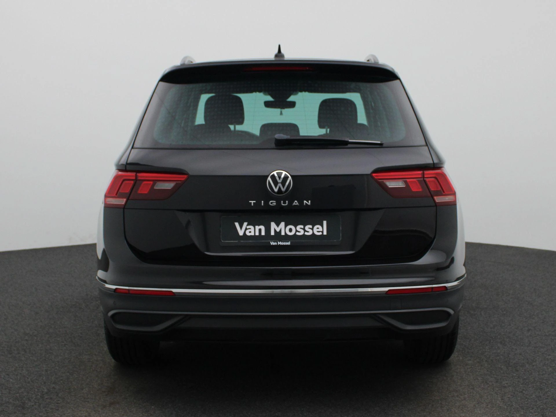 Volkswagen-Tiguan-image-4