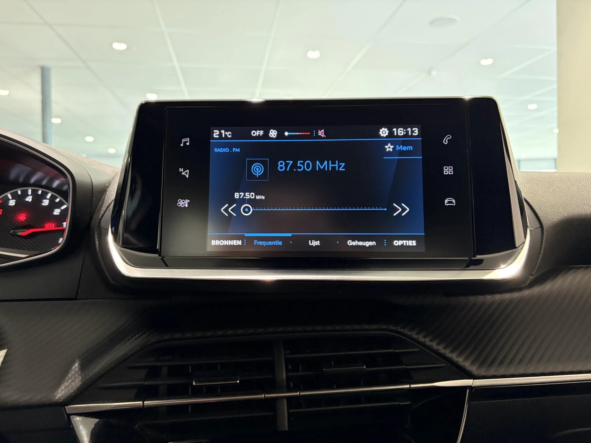 Peugeot-2008-image-13