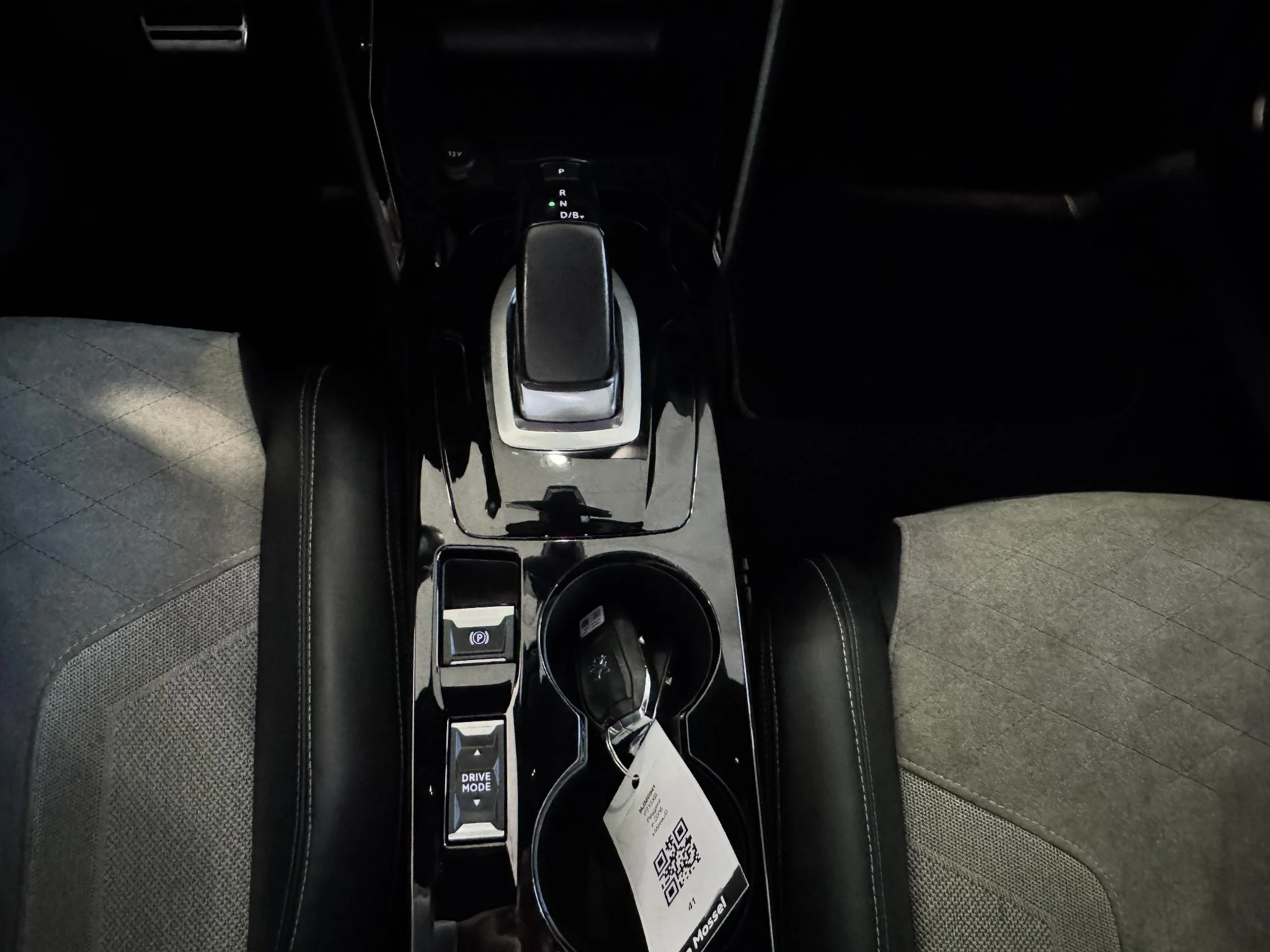 Peugeot-e-2008-image-39