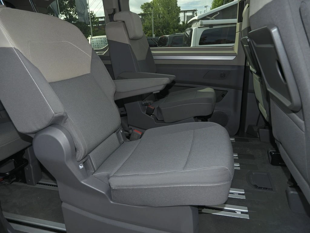 Volkswagen-Multivan-image-10
