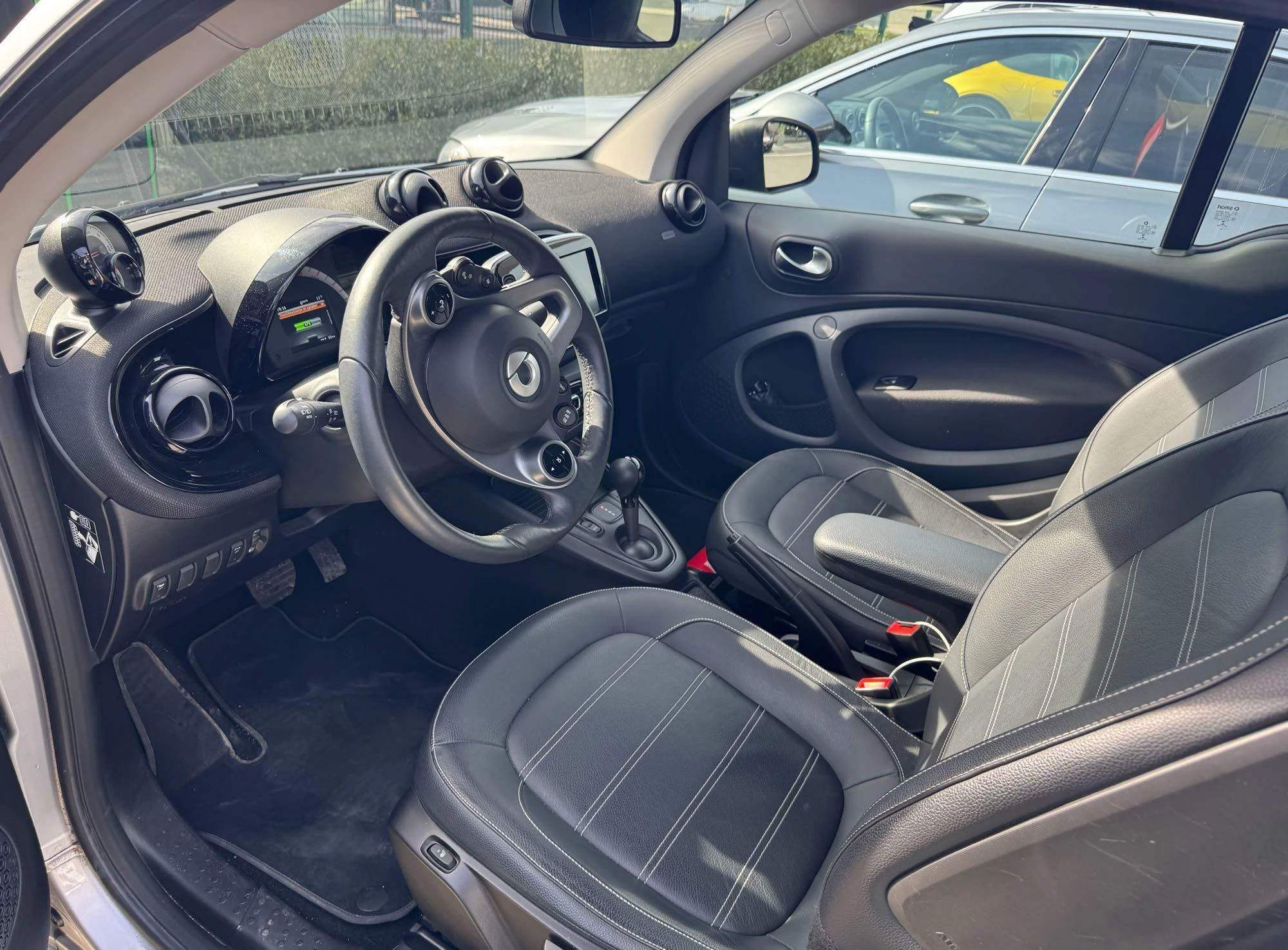 smart Fortwo cabrio Elektromotor 60kW Comfort + LEDER +