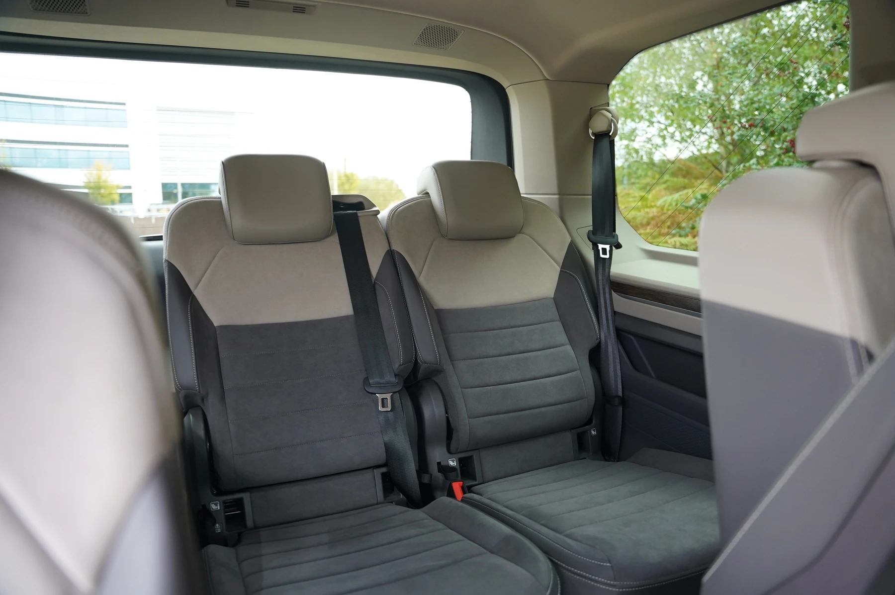 Volkswagen-Multivan-image-11