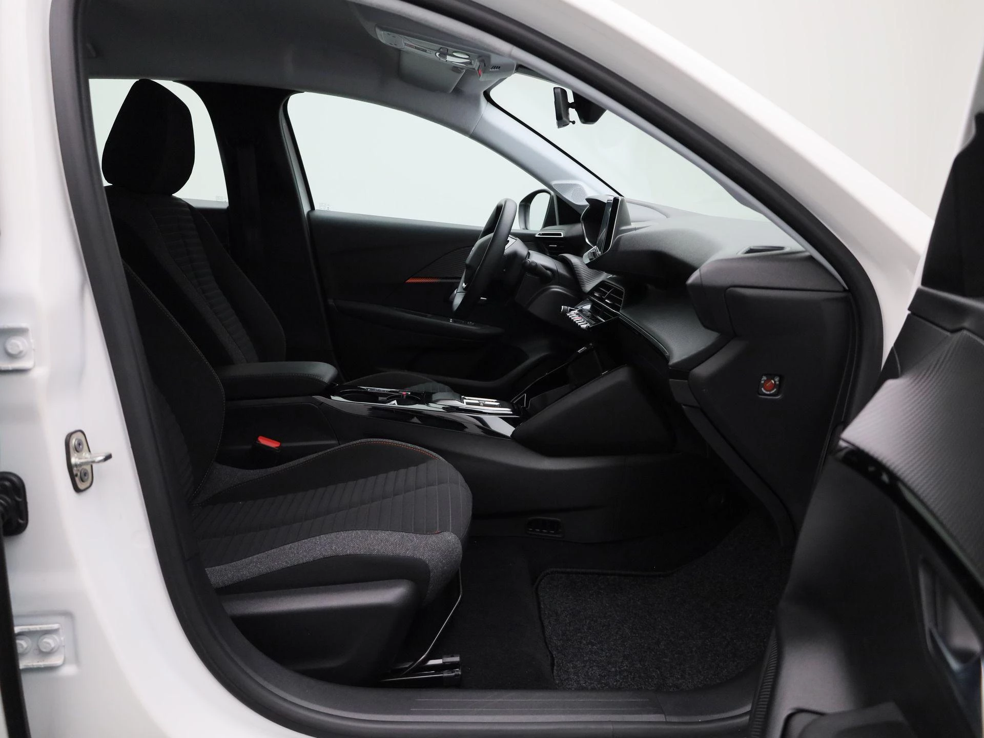 Peugeot-e-208-image-34