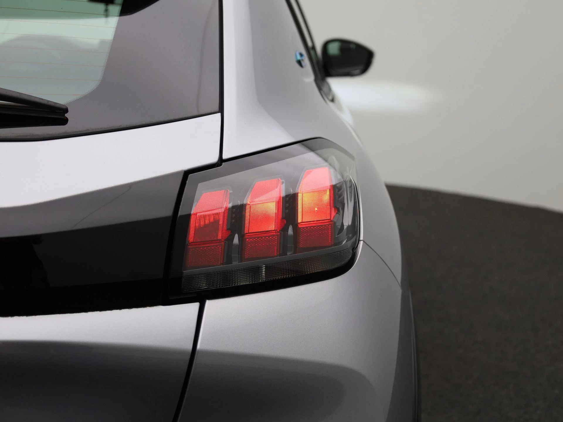 Peugeot-e-208-image-36