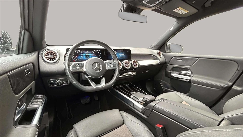 Mercedes-Benz-EQB-image-11