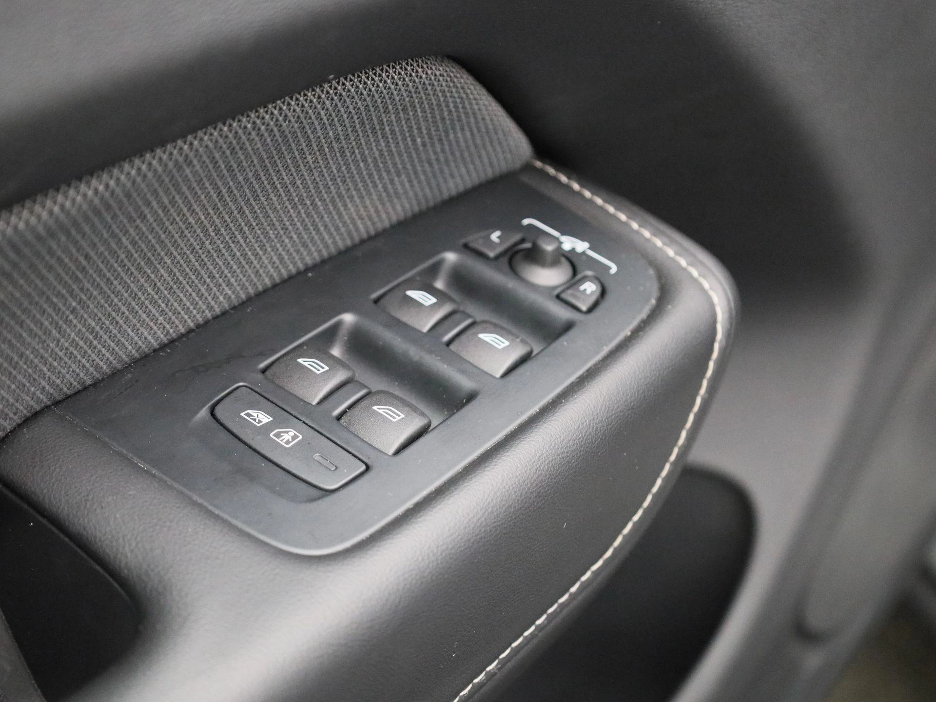 Volvo XC60 2.0 T6 Plug-in hybrid AWD Plus Dark