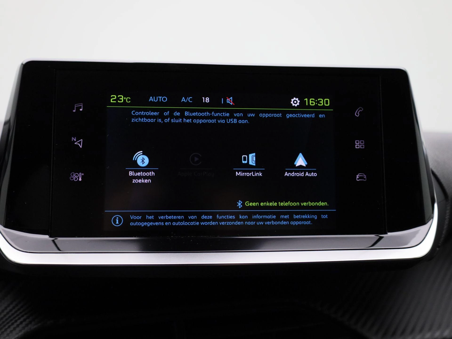 Peugeot-e-208-image-19