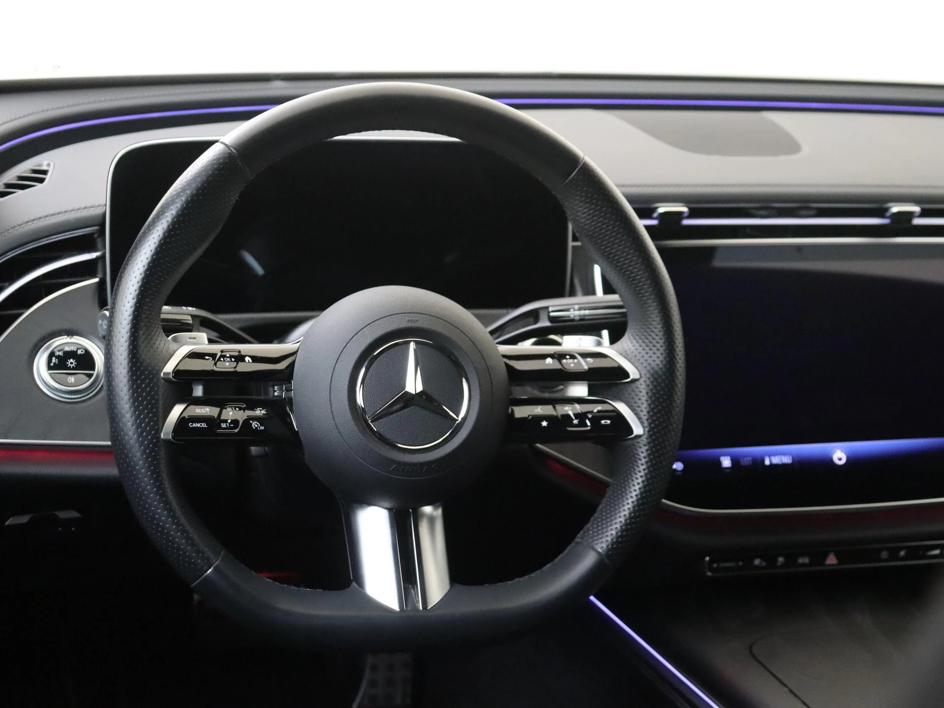 Mercedes-Benz-E-Klasse-image-12