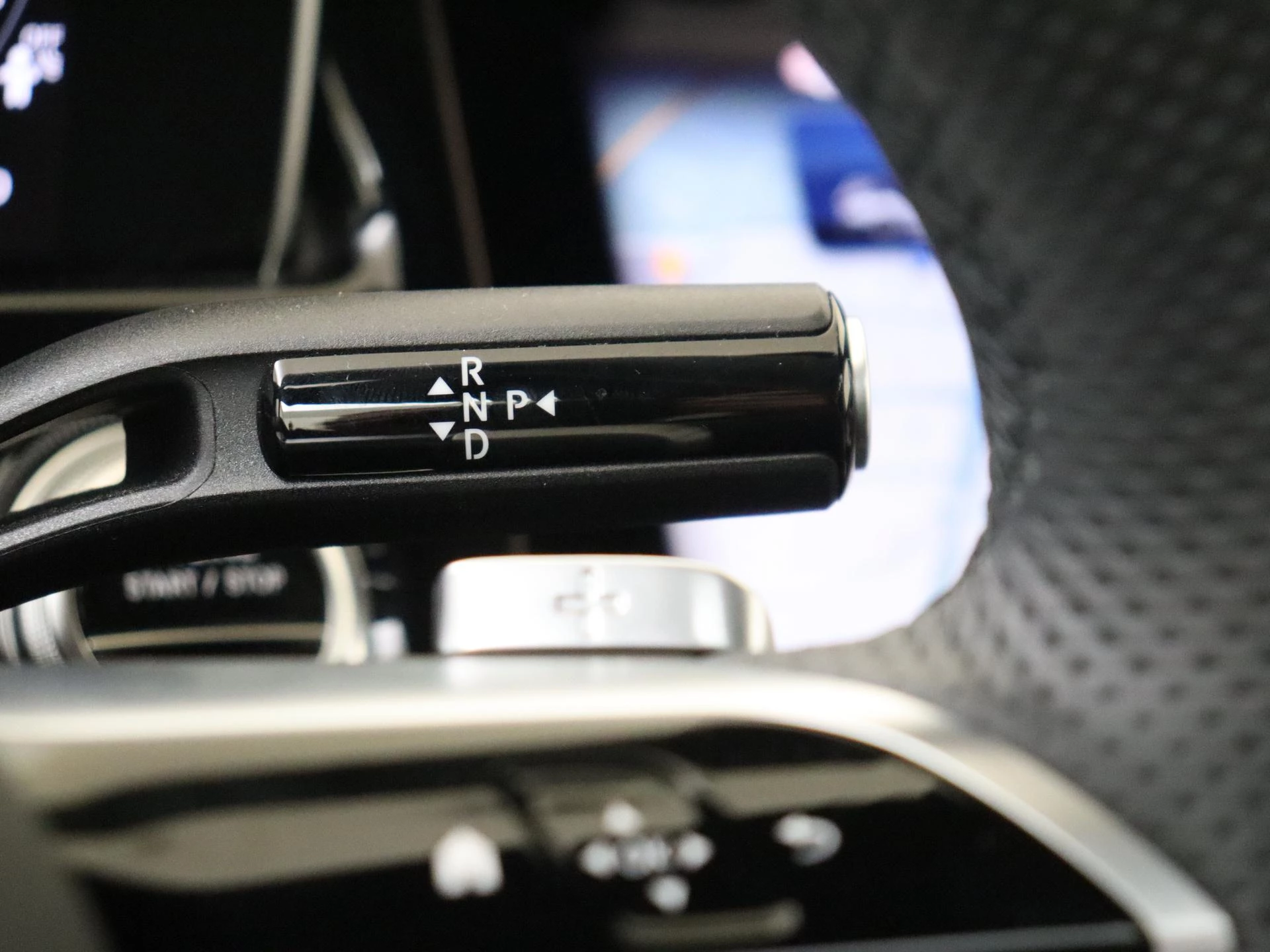 Mercedes-Benz-E-Klasse-image-14