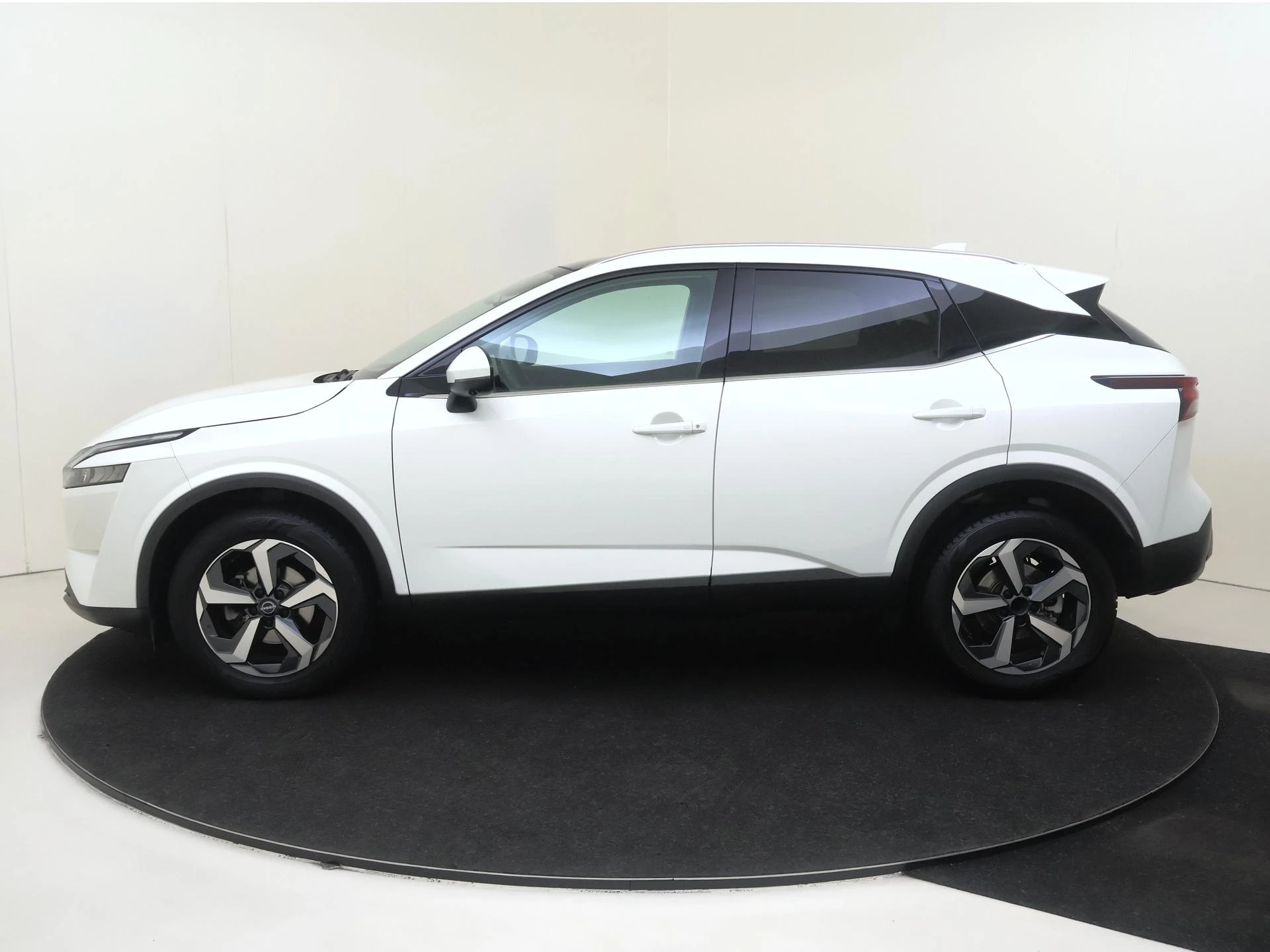 Nissan-QASHQAI-image-7