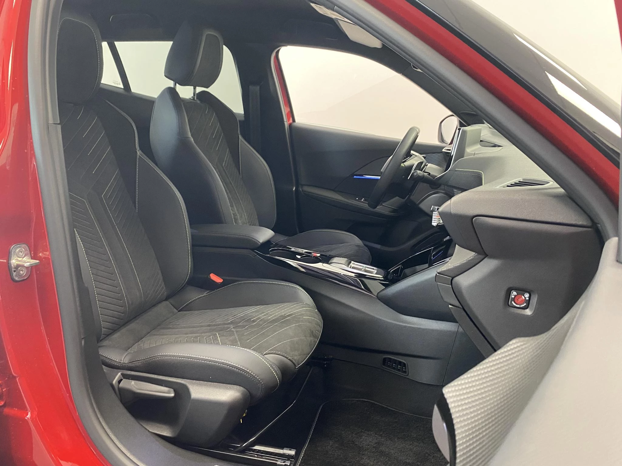 Peugeot 2008 1.2 Hybrid 145 GT