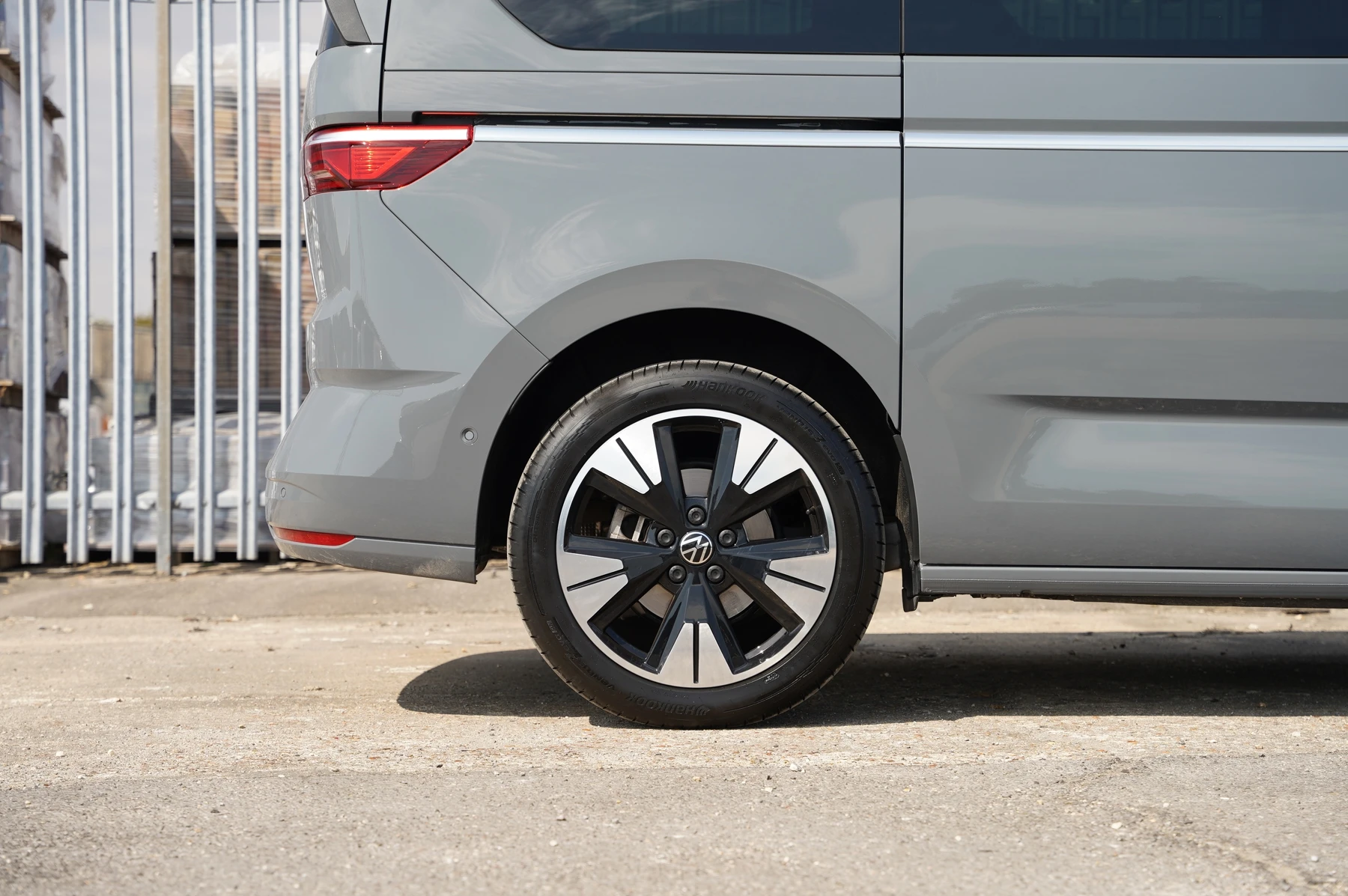 Volkswagen-Multivan-image-14