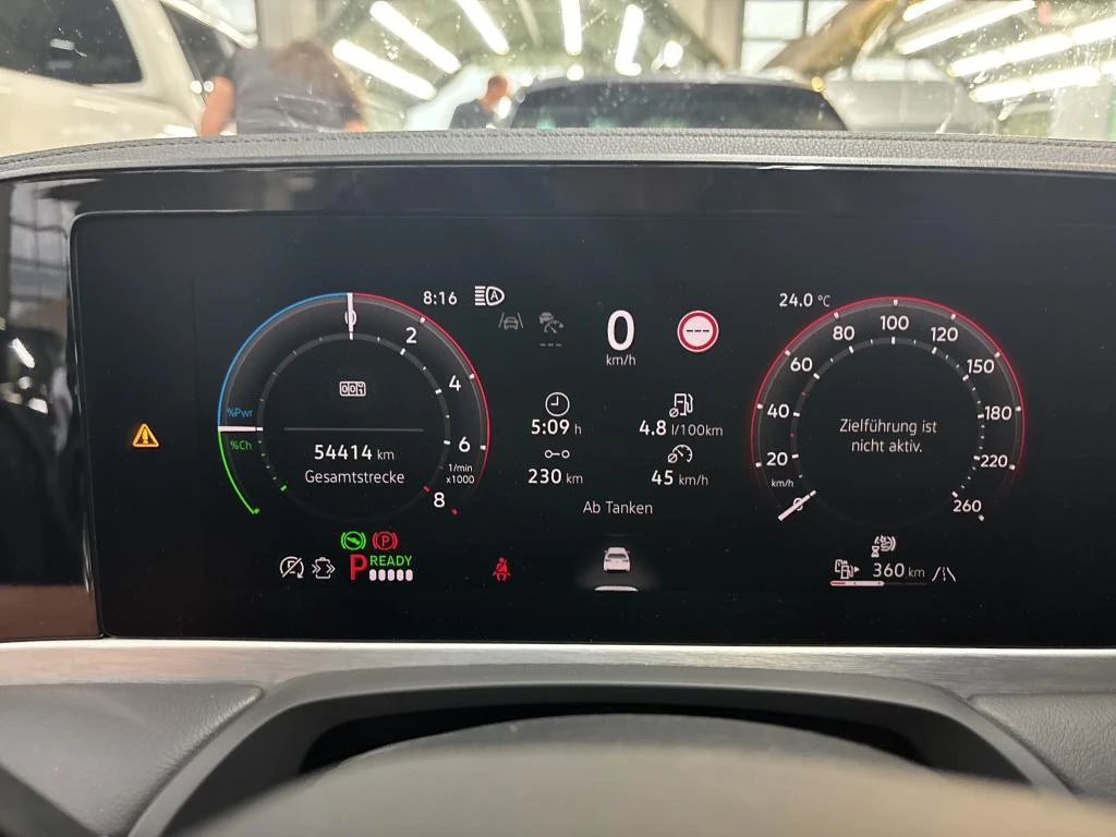 Volkswagen-Passat-image-1