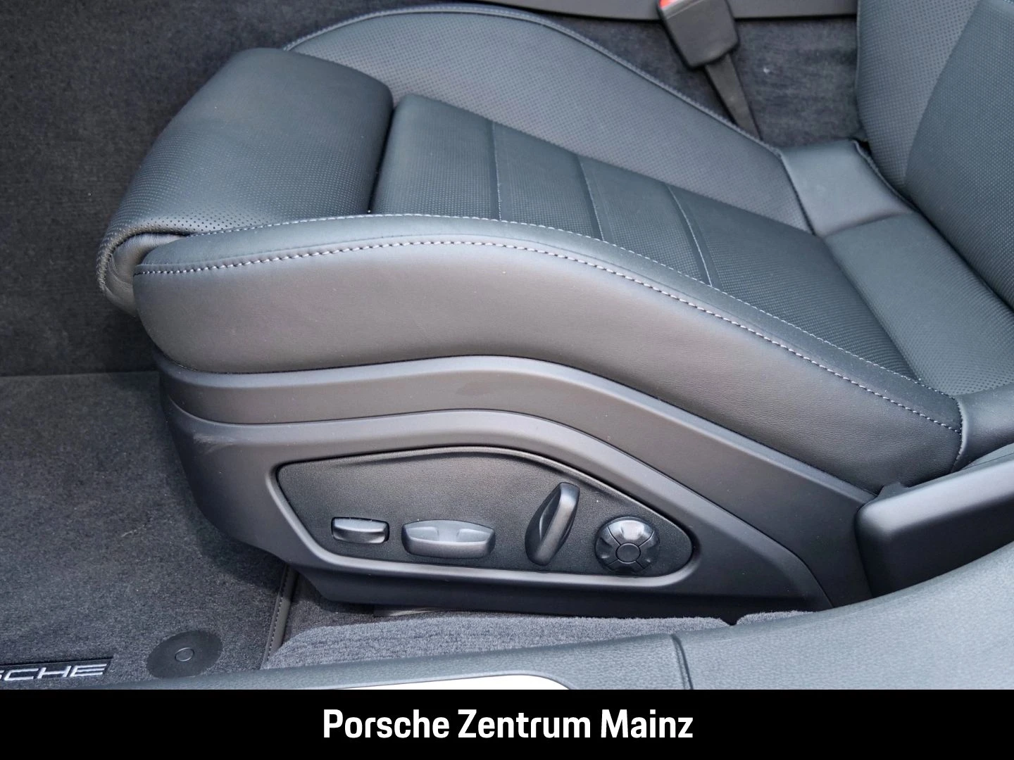 Porsche-Panamera-image-27