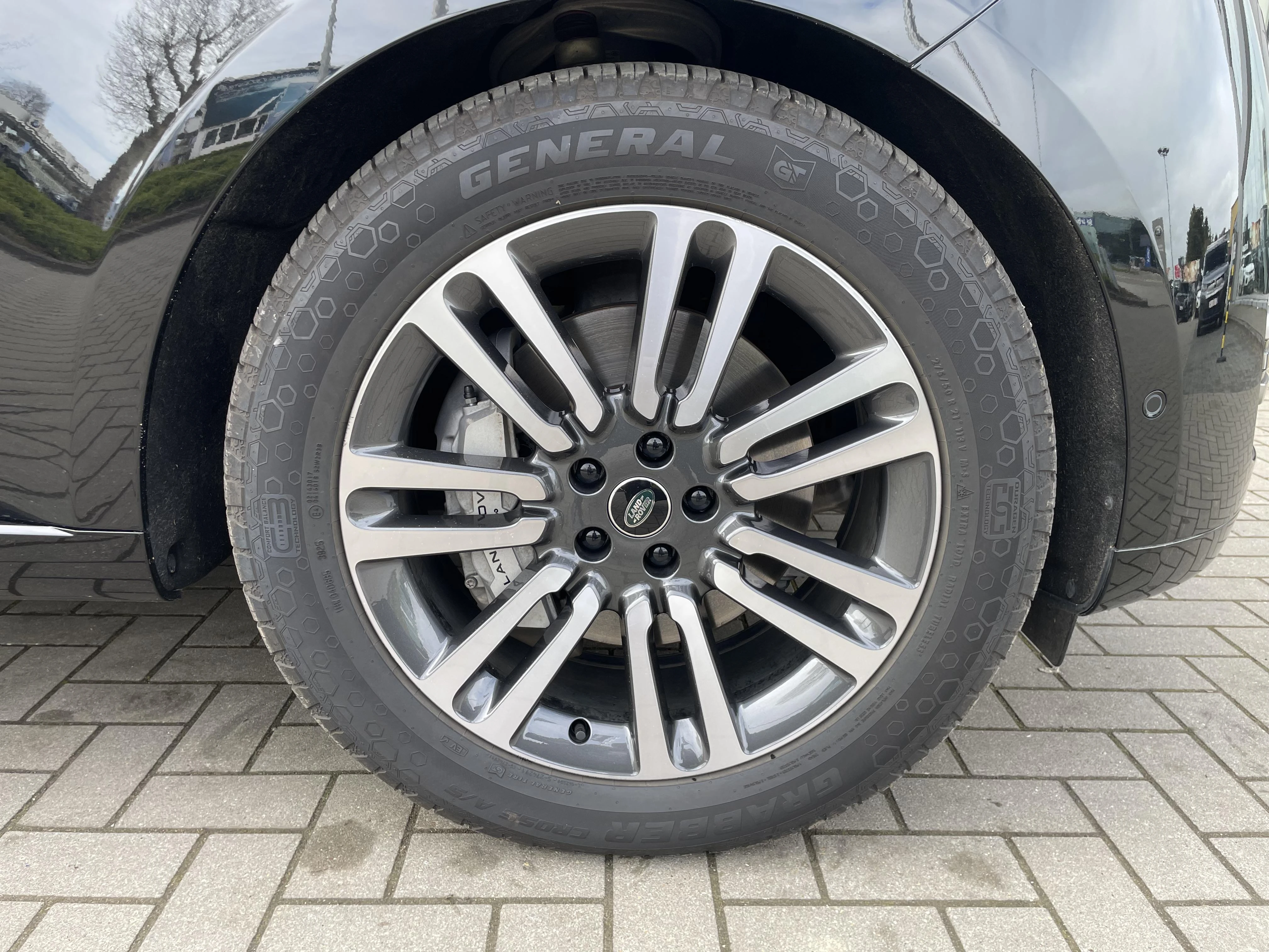 Land Rover-Range Rover-image-33