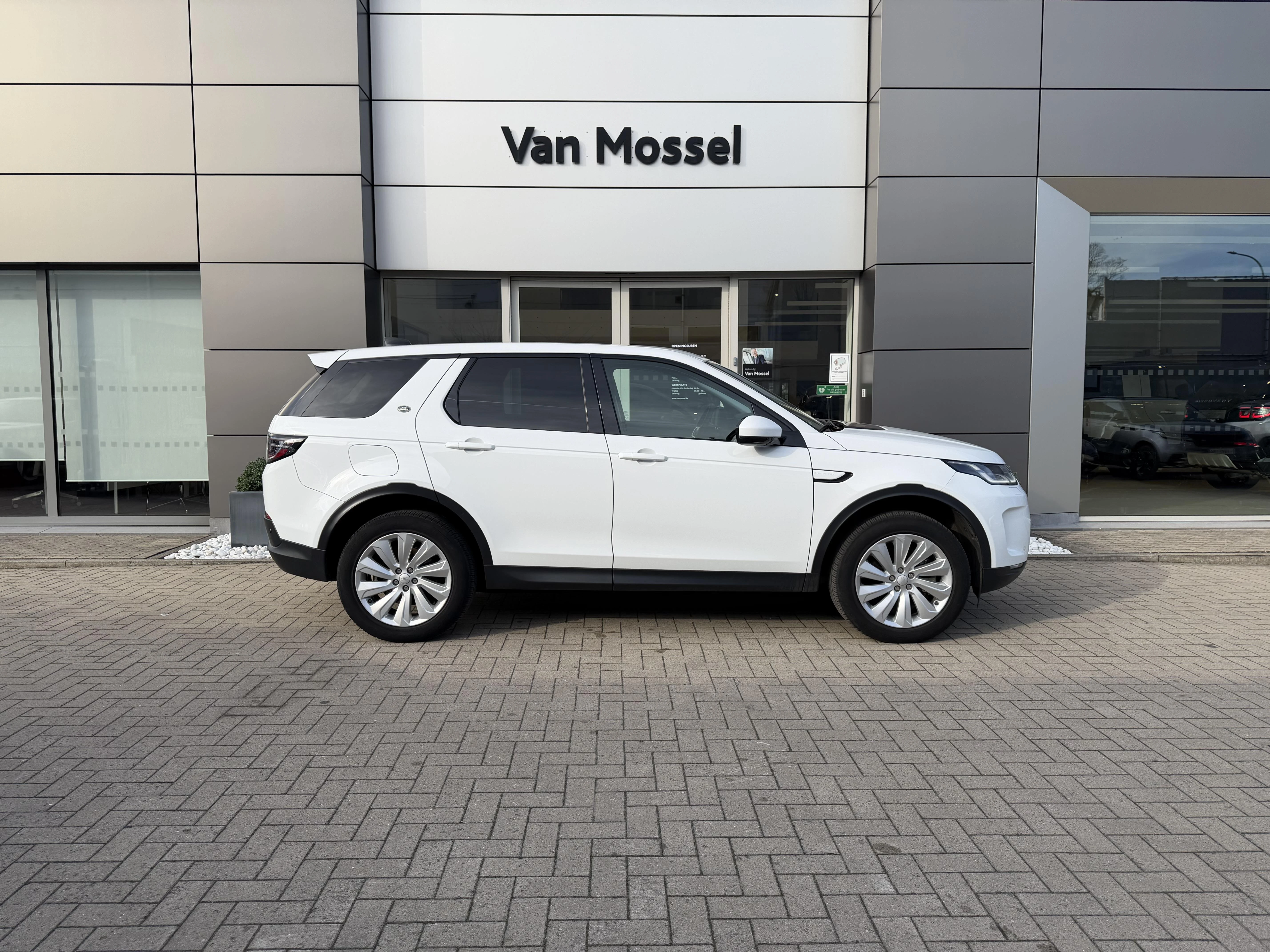 Land Rover-Discovery Sport-image-5