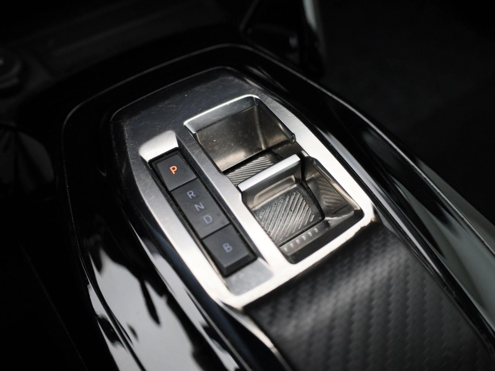 Peugeot e-2008 EV Active Pack 50 kWh