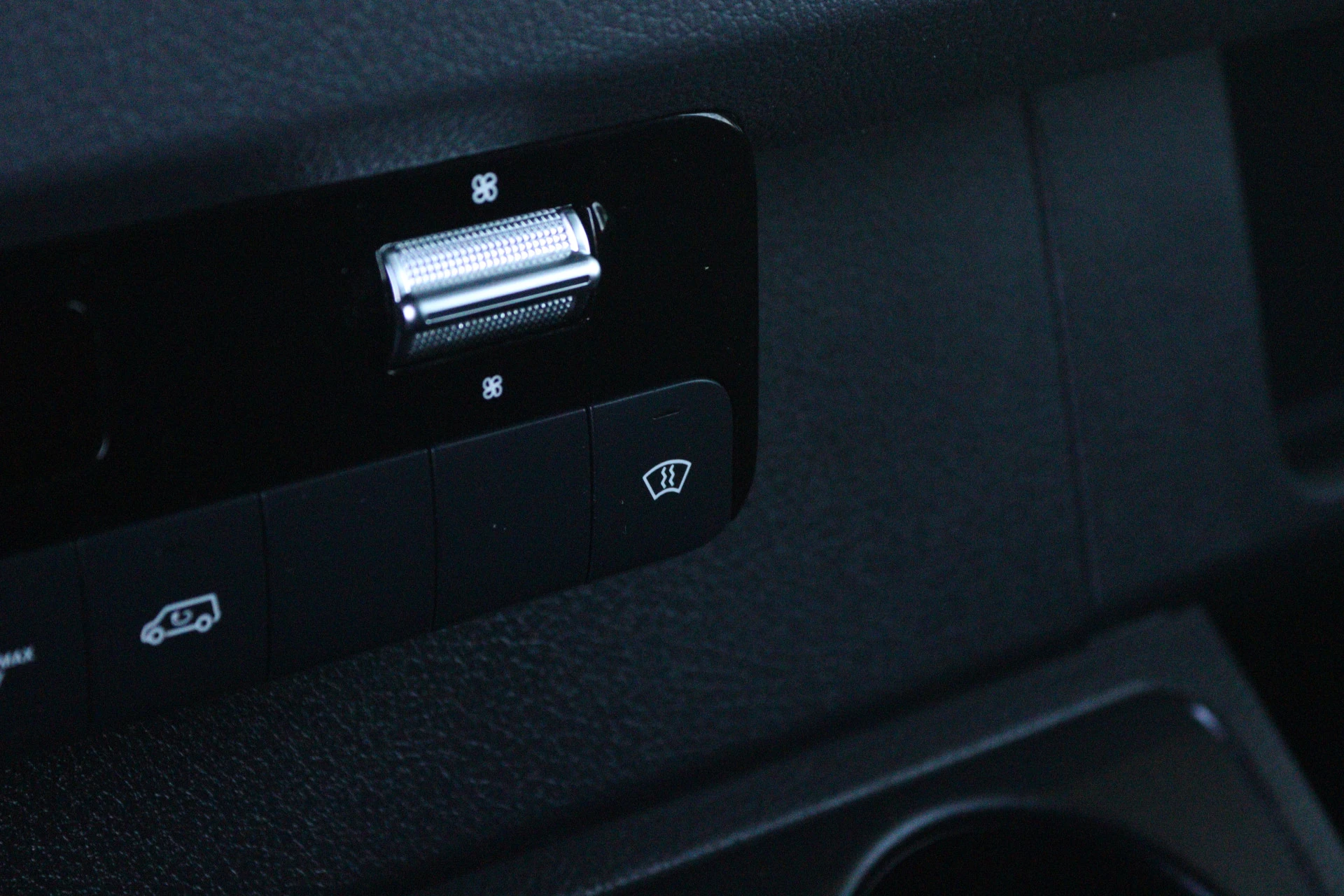 Mercedes-Benz-Sprinter-image-13