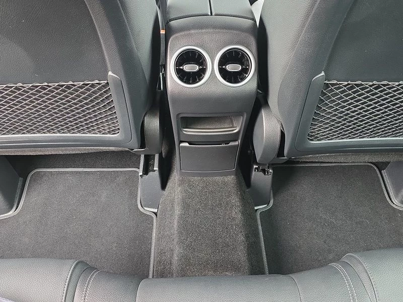 Mercedes-Benz GLA 200 d PROGRESSIVE AHK DISTRONIC MBUX KLIMA ProgressiveC118 GLA 200 d PROGRESSIVE AHK DISTRONIC MBUX KLIMA Progressive
