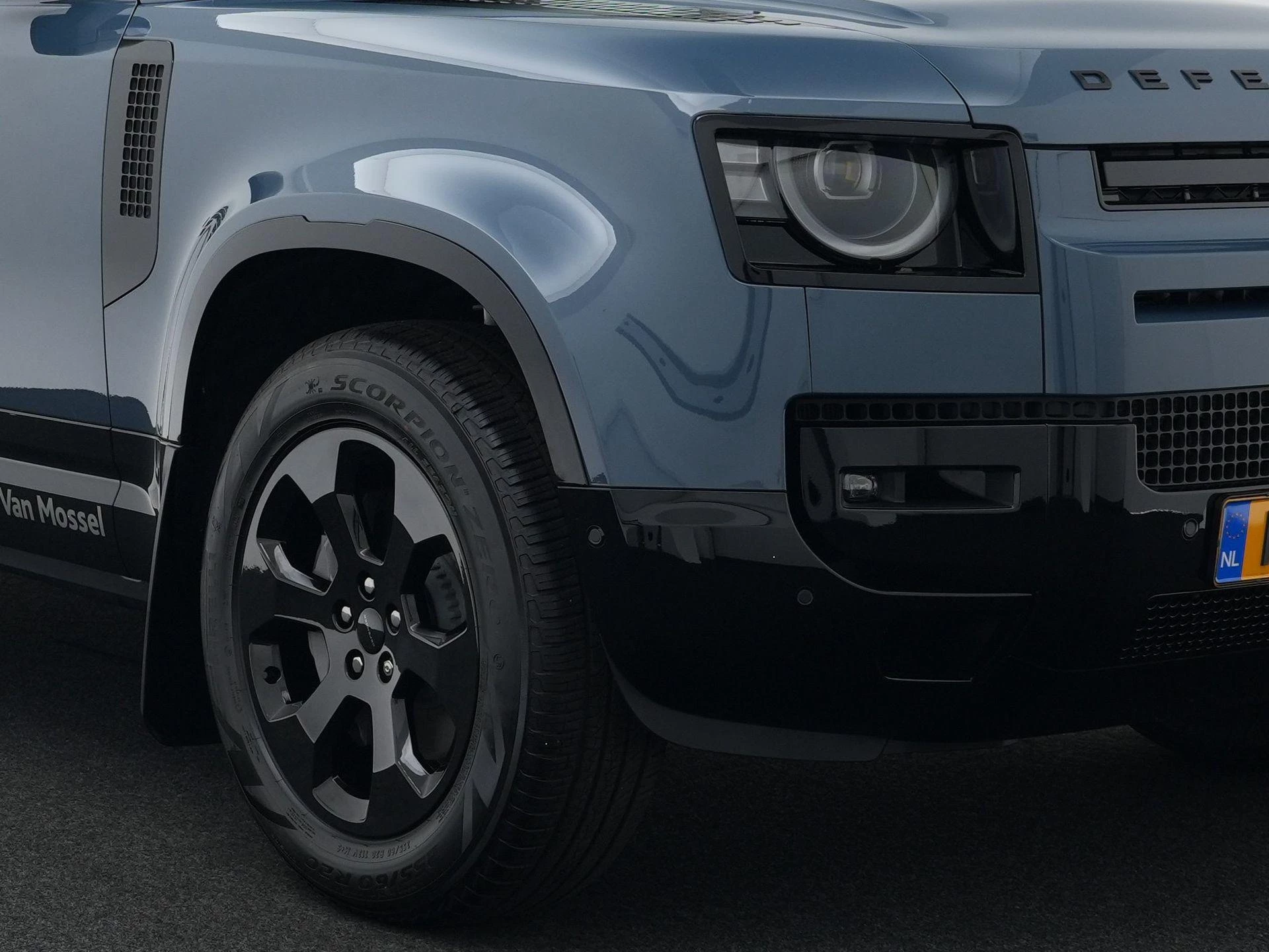 Land Rover-Defender-image-13