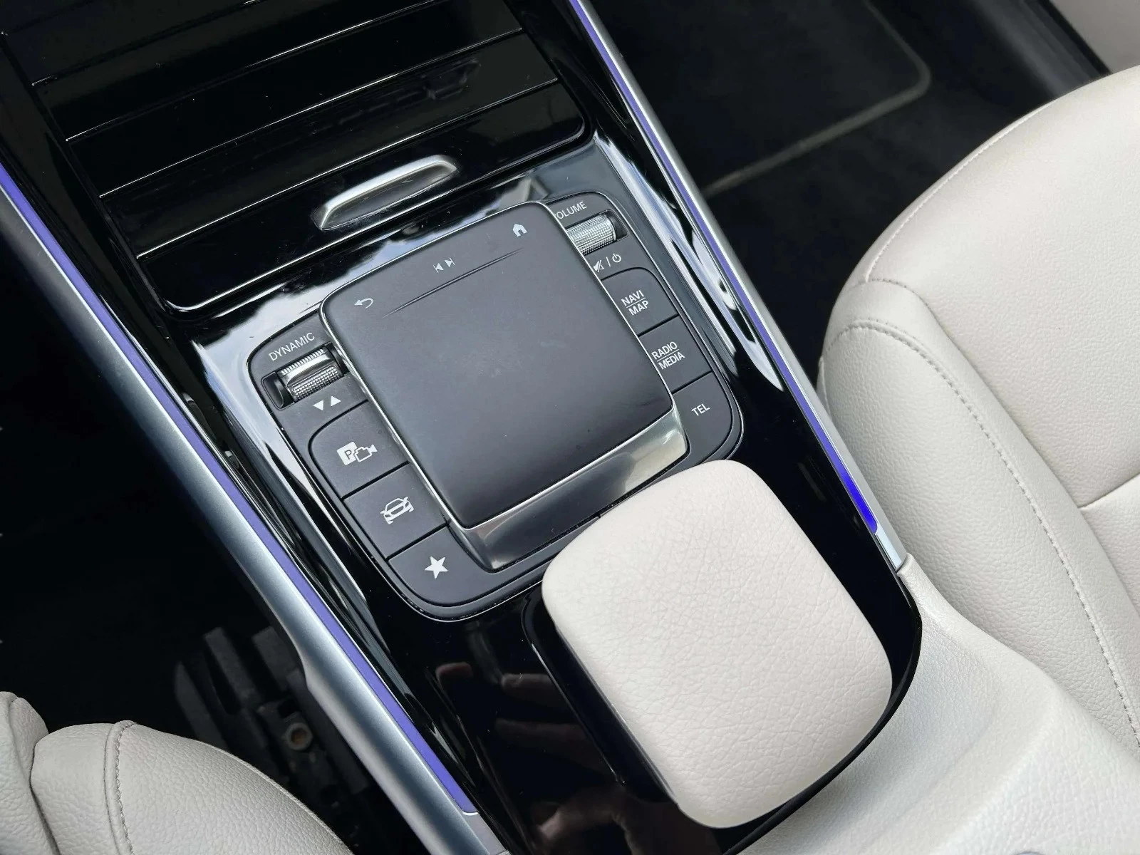 Mercedes-Benz-EQB-image-13