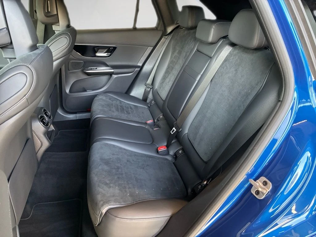 Mercedes-Benz-GLC 300-image-9
