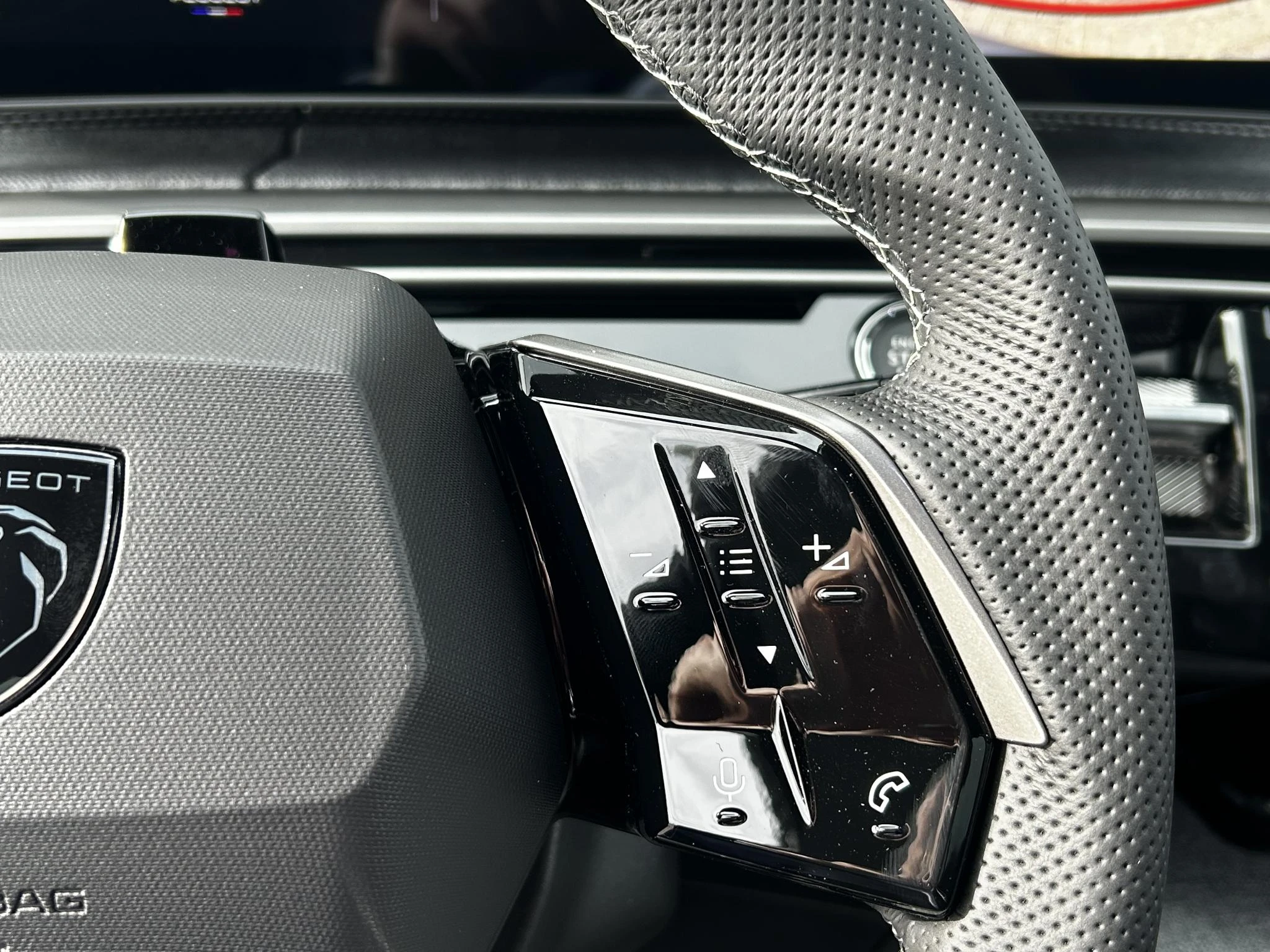 Peugeot-e-5008-image-13