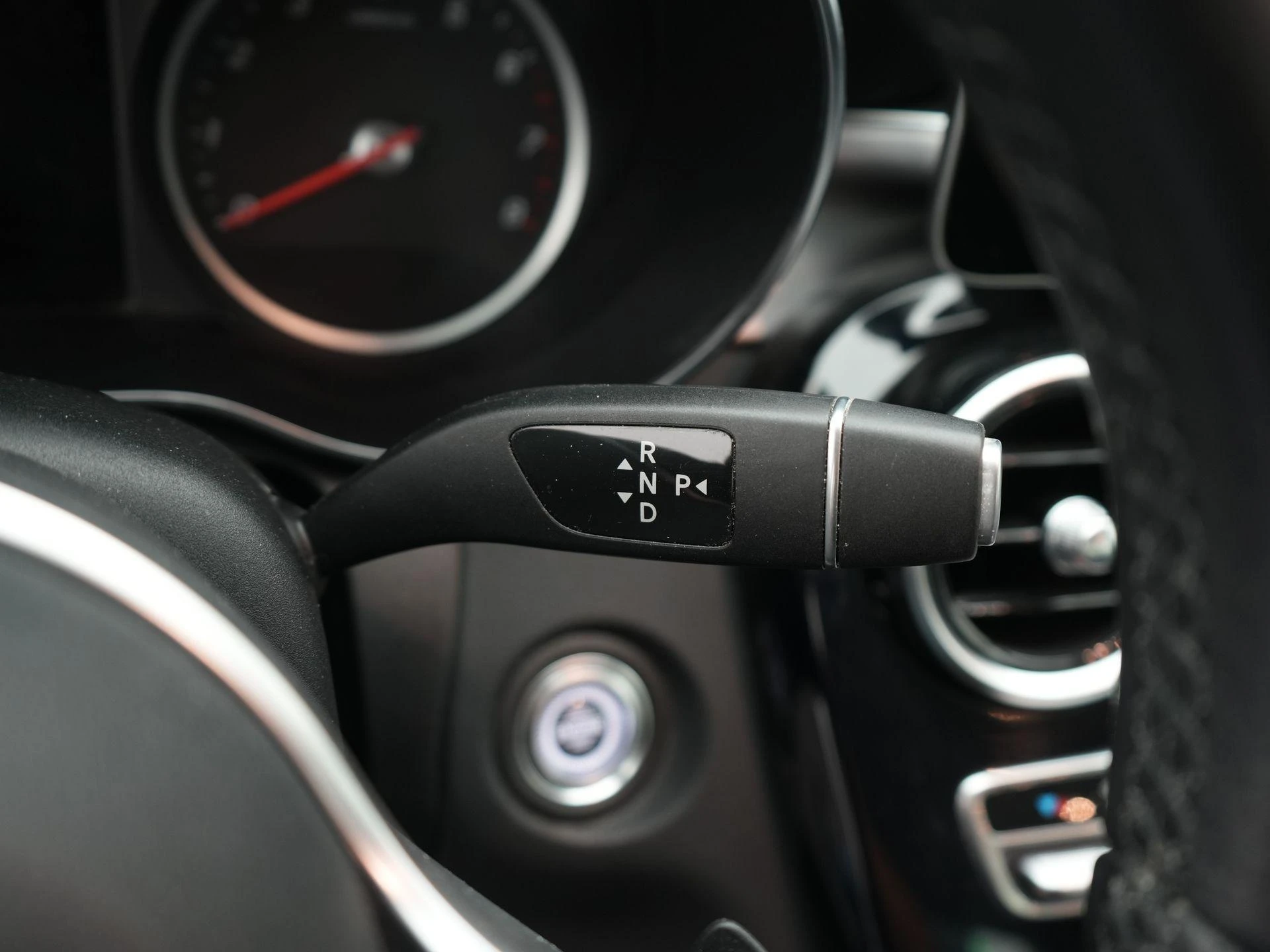 Mercedes-Benz-C-Klasse-image-30