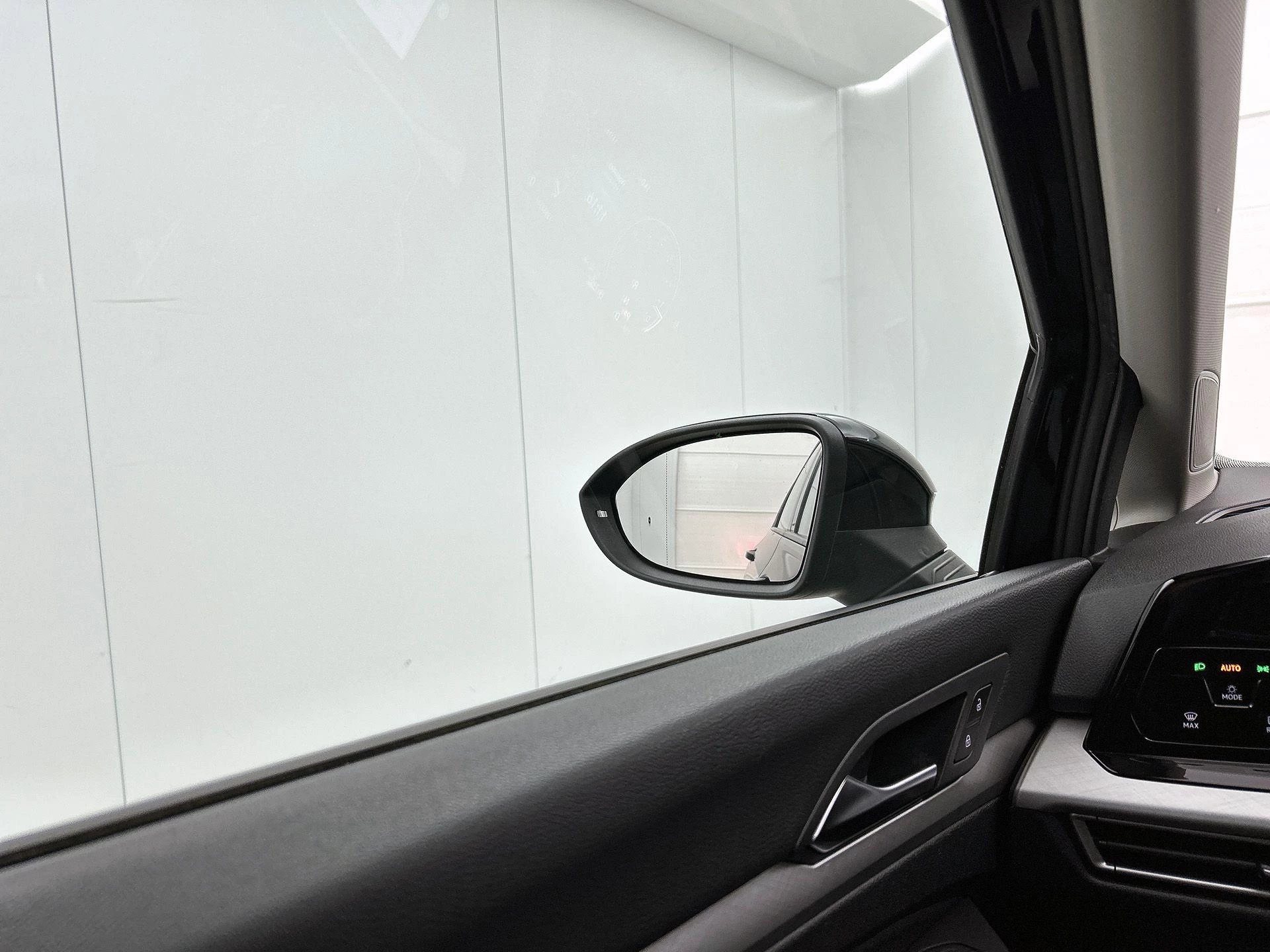 Volkswagen-Golf-image-16