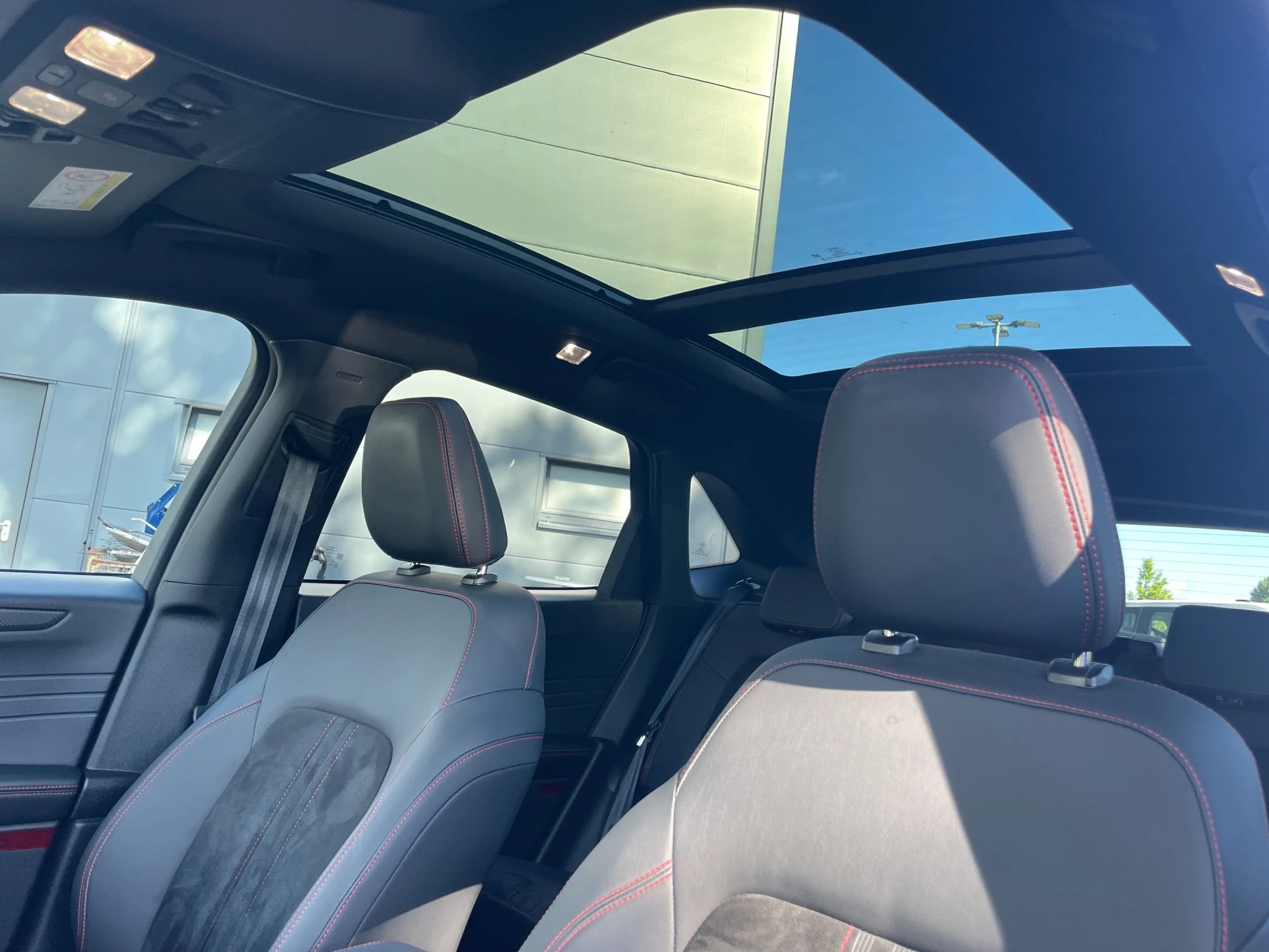 Ford Kuga ST-Line X Aut.*PANO*AHK*360GRAD*LED-MATRIX*NAVI*GRA*WINTER-PKT.