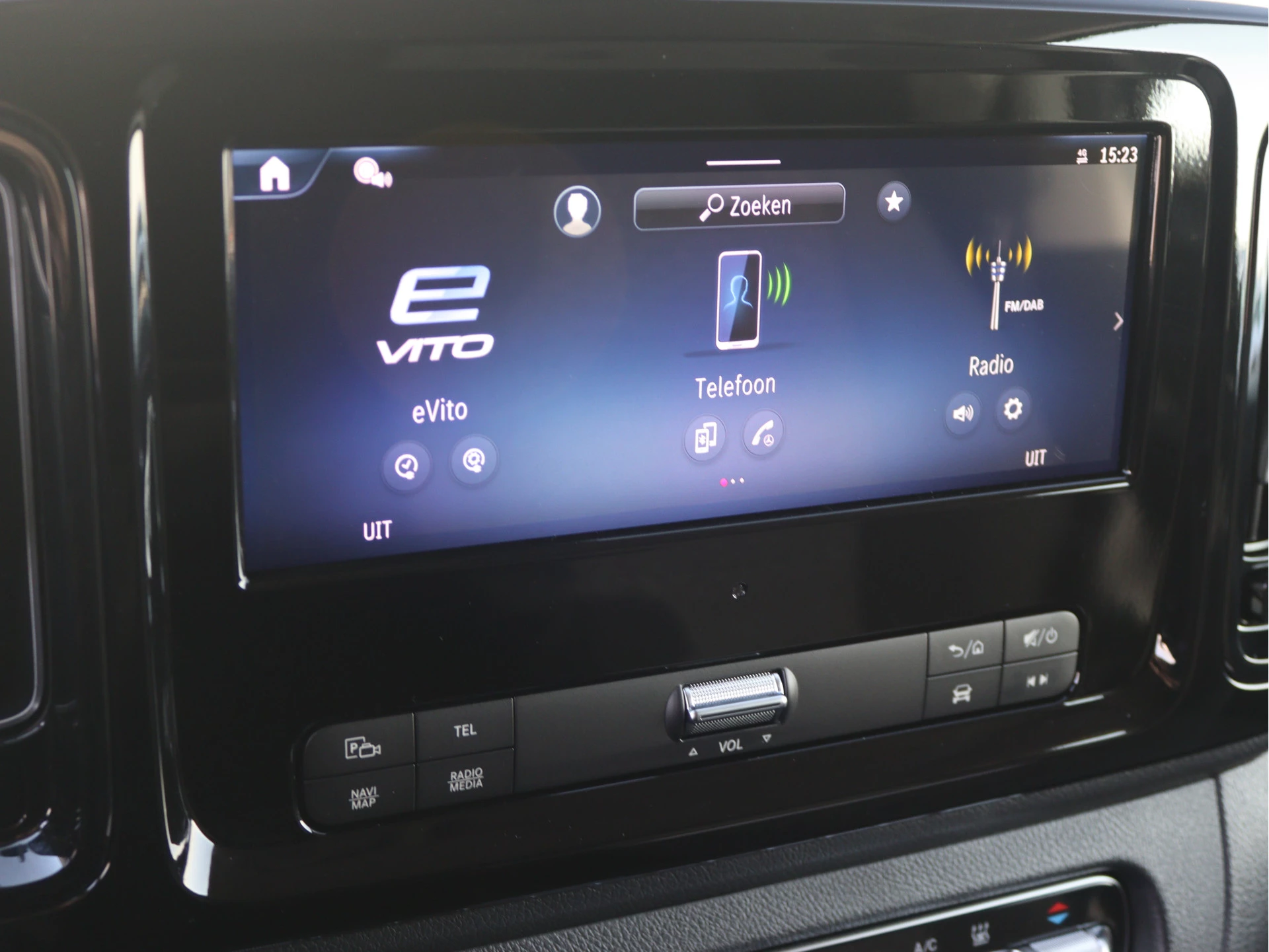 Mercedes-Benz-eVito-image-9