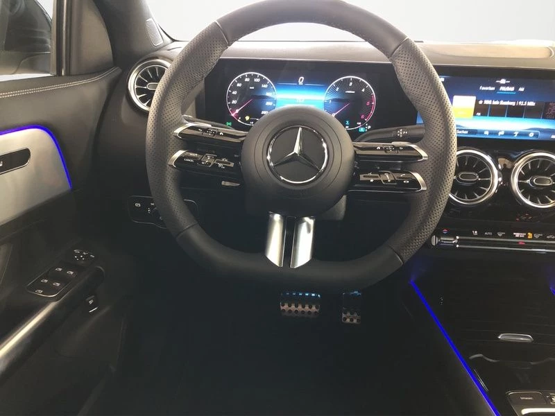 Mercedes-Benz-GLA 200 d-image-16