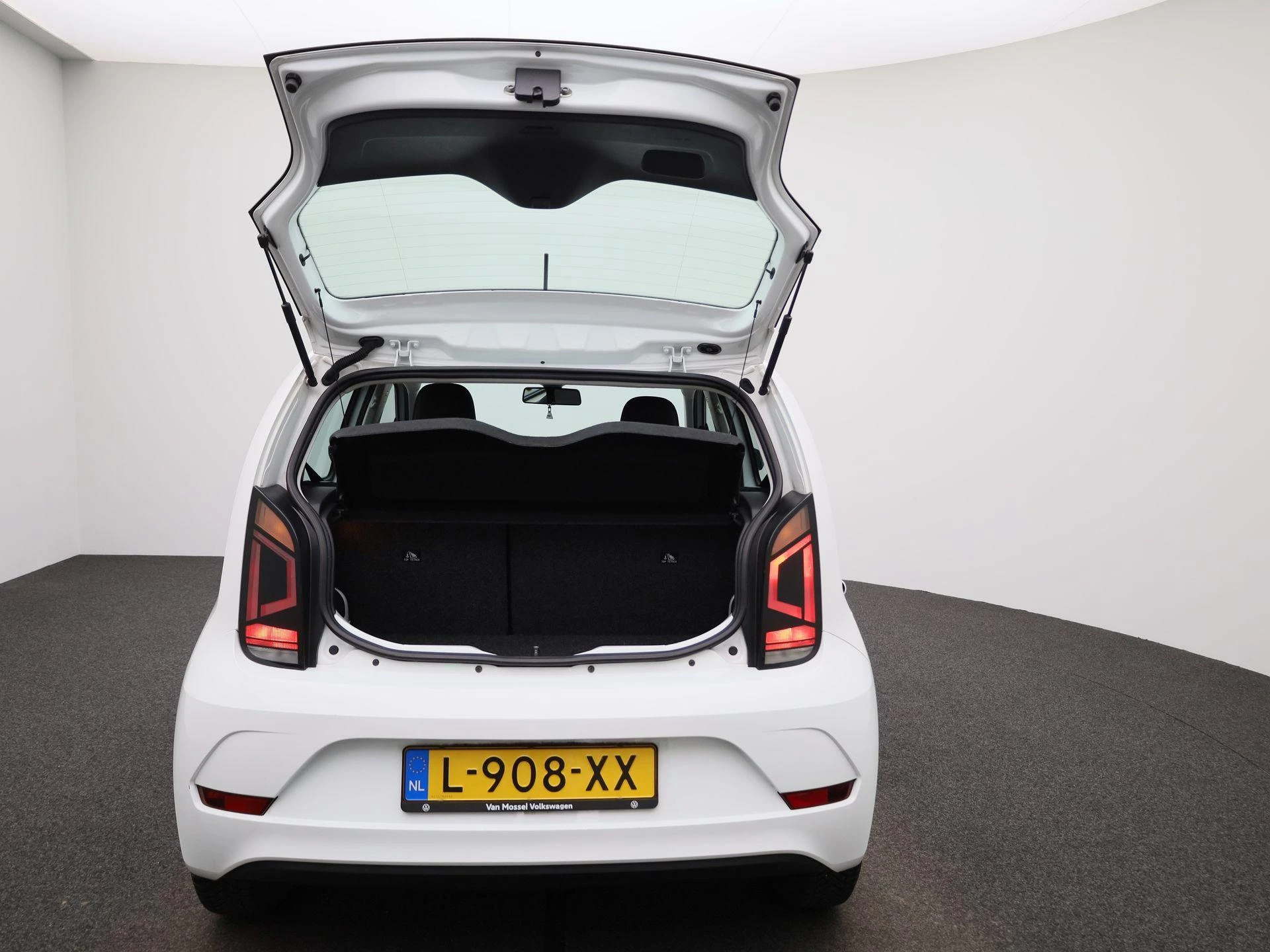 Volkswagen-up!-image-10