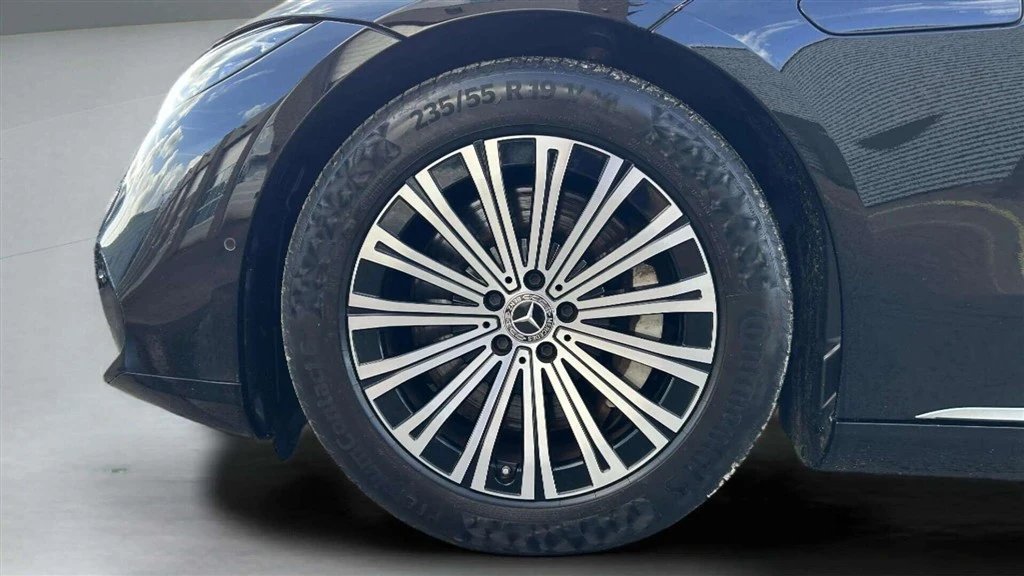 Mercedes-Benz-EQS-image-8