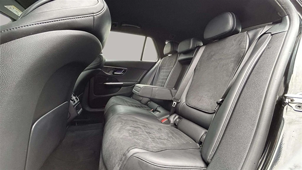 Mercedes-Benz-C-Klasse-image-22