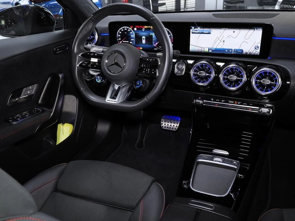 Mercedes-AMG-A-Klasse 35-image-9