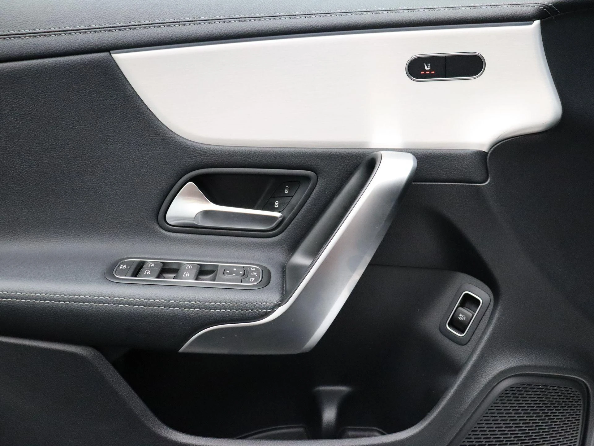 Mercedes-Benz-CLA-image-10