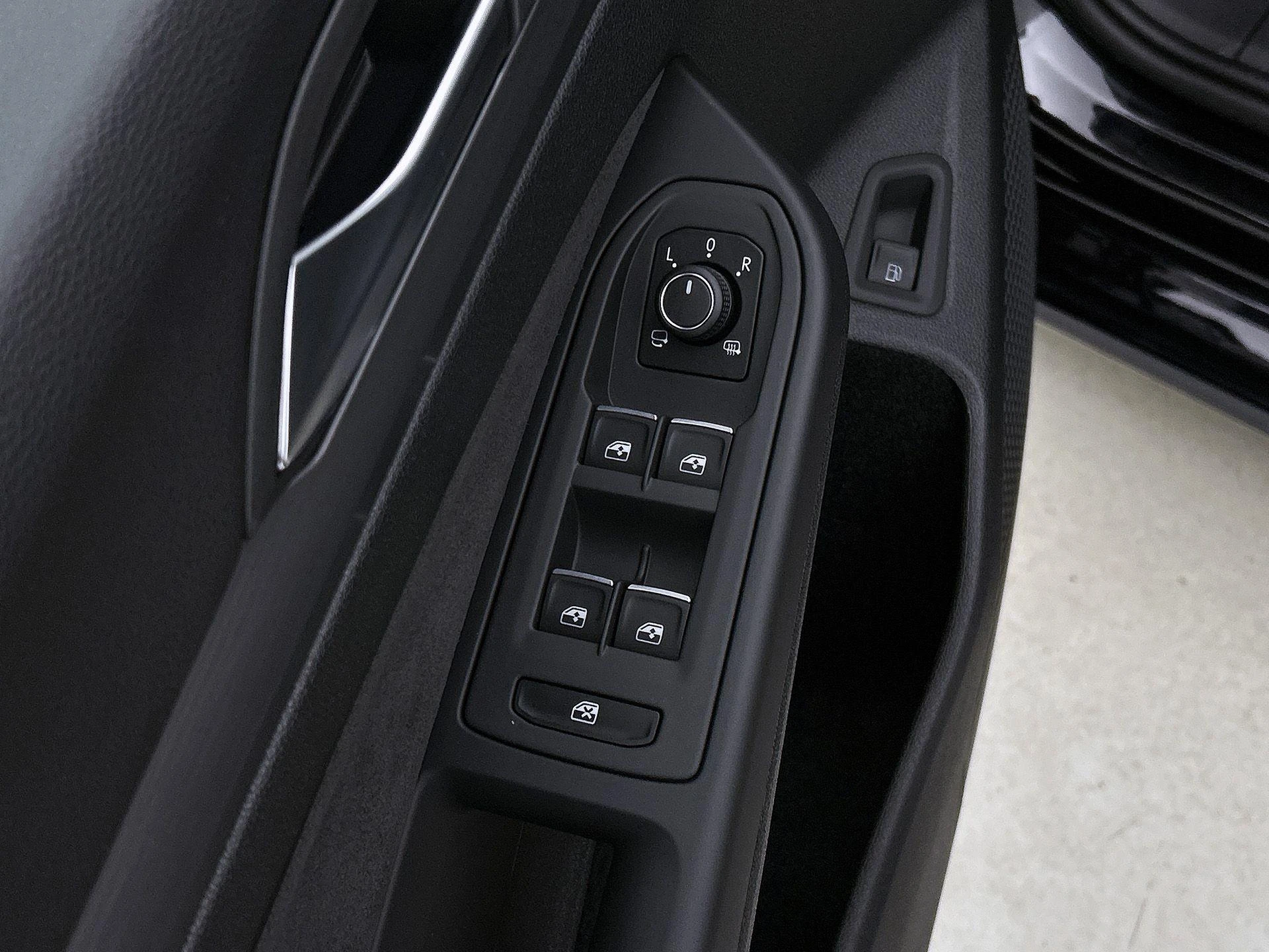 Volkswagen-Golf-image-29