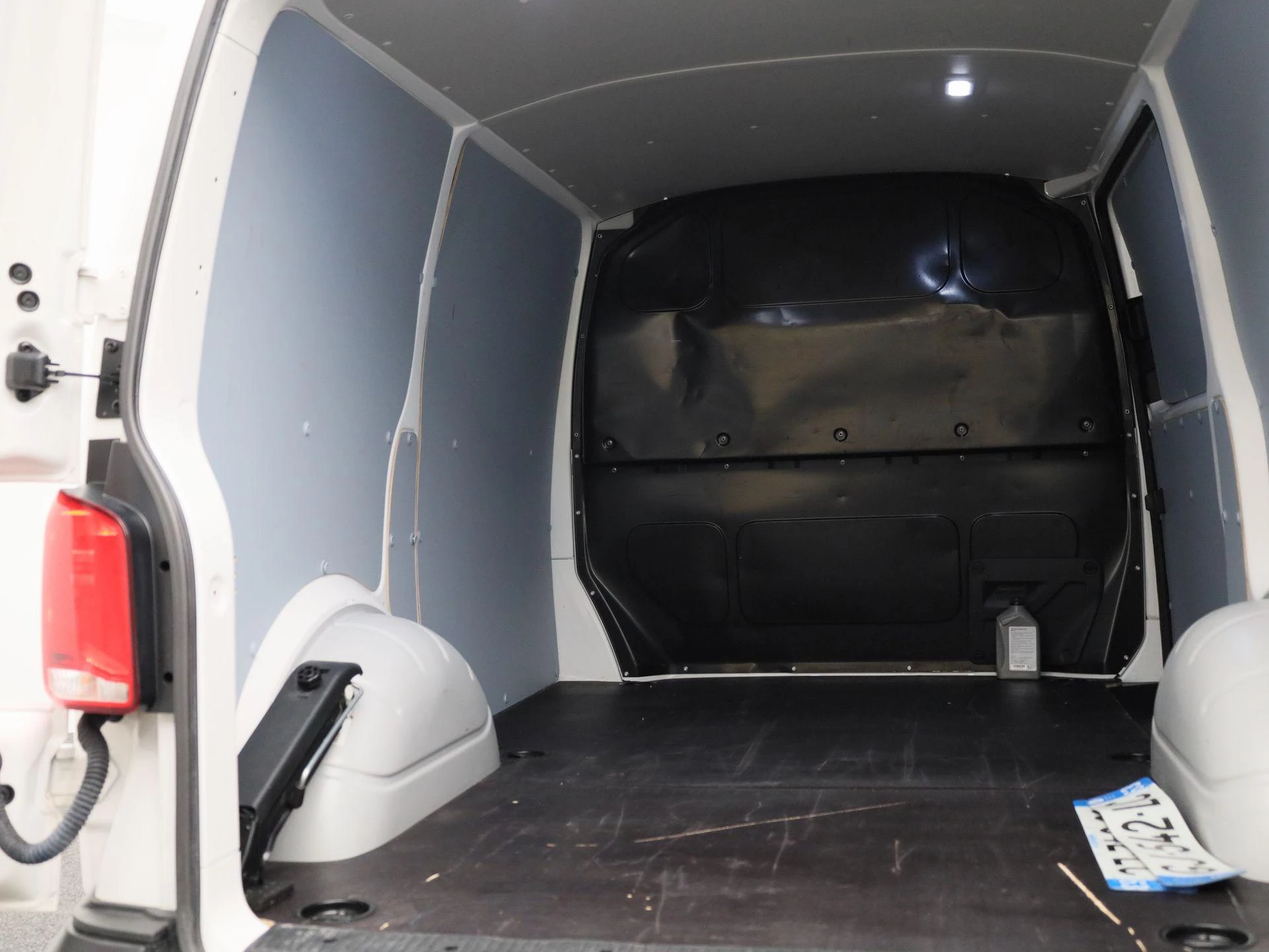 Volkswagen-Transporter-image-16