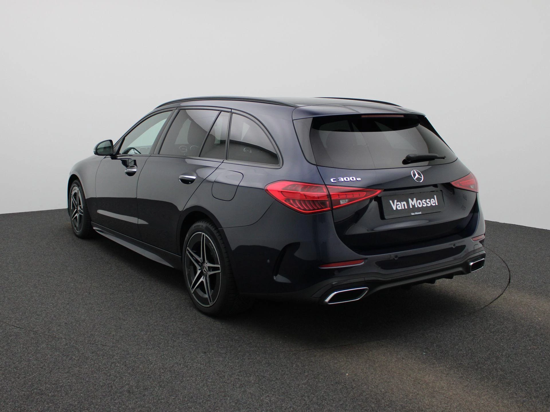 Mercedes-Benz-C-Klasse-image-1